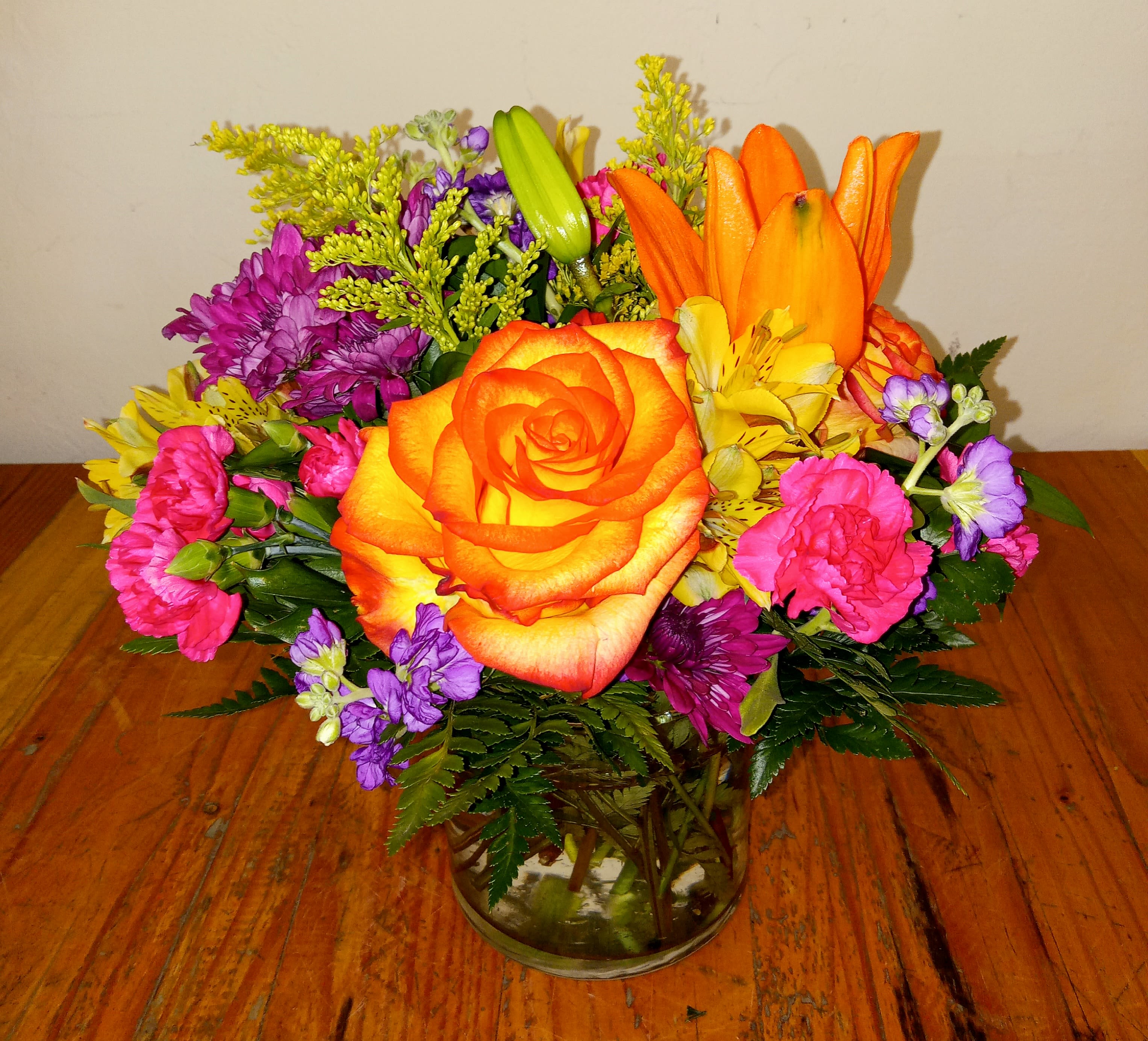 Bountiful Brights Bouquet - The Bountiful Brights Bouquet showcases an array of vibrant, fresh-cut flowers arranged to bring a joyful and uplifting touch to any setting. Designed for lasting freshness, it is ideal for celebrating special moments or brightening everyday spaces.