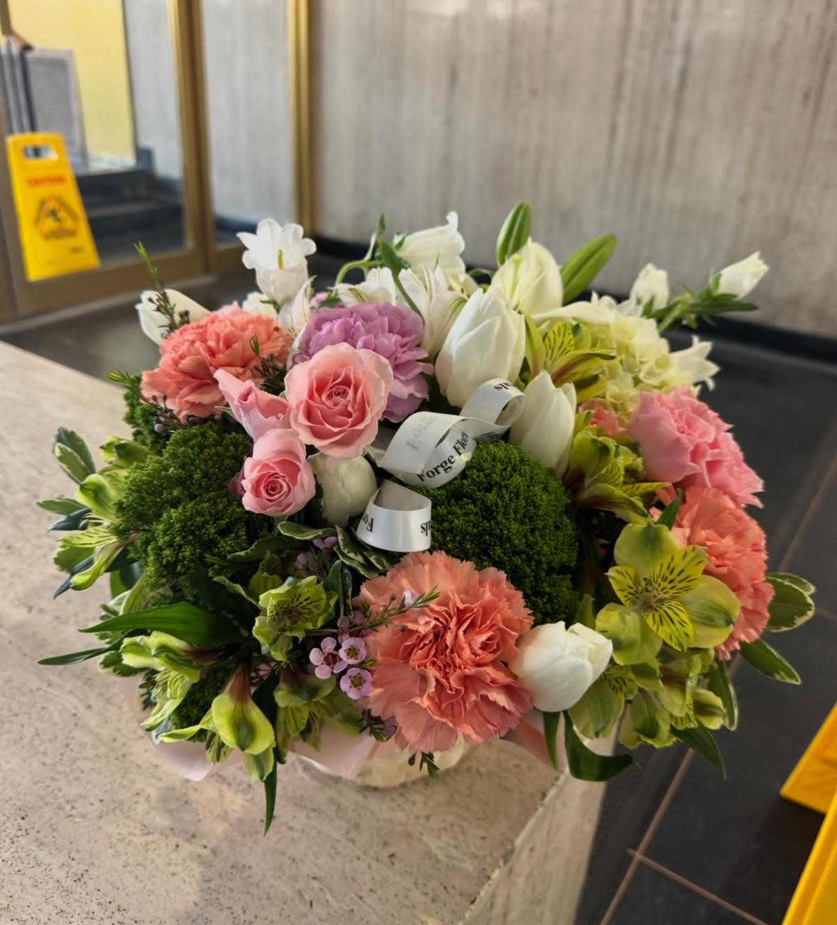 Designer choice mix basket - Flower basket with mixed colorful seasonal flowers. Picture is just for reference. 