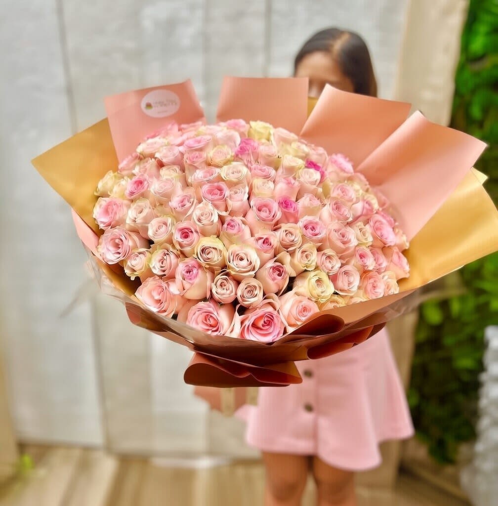 100 Roses Round EuroBouquet - Blush - 100 Roses Round EuroBouquet - Blush