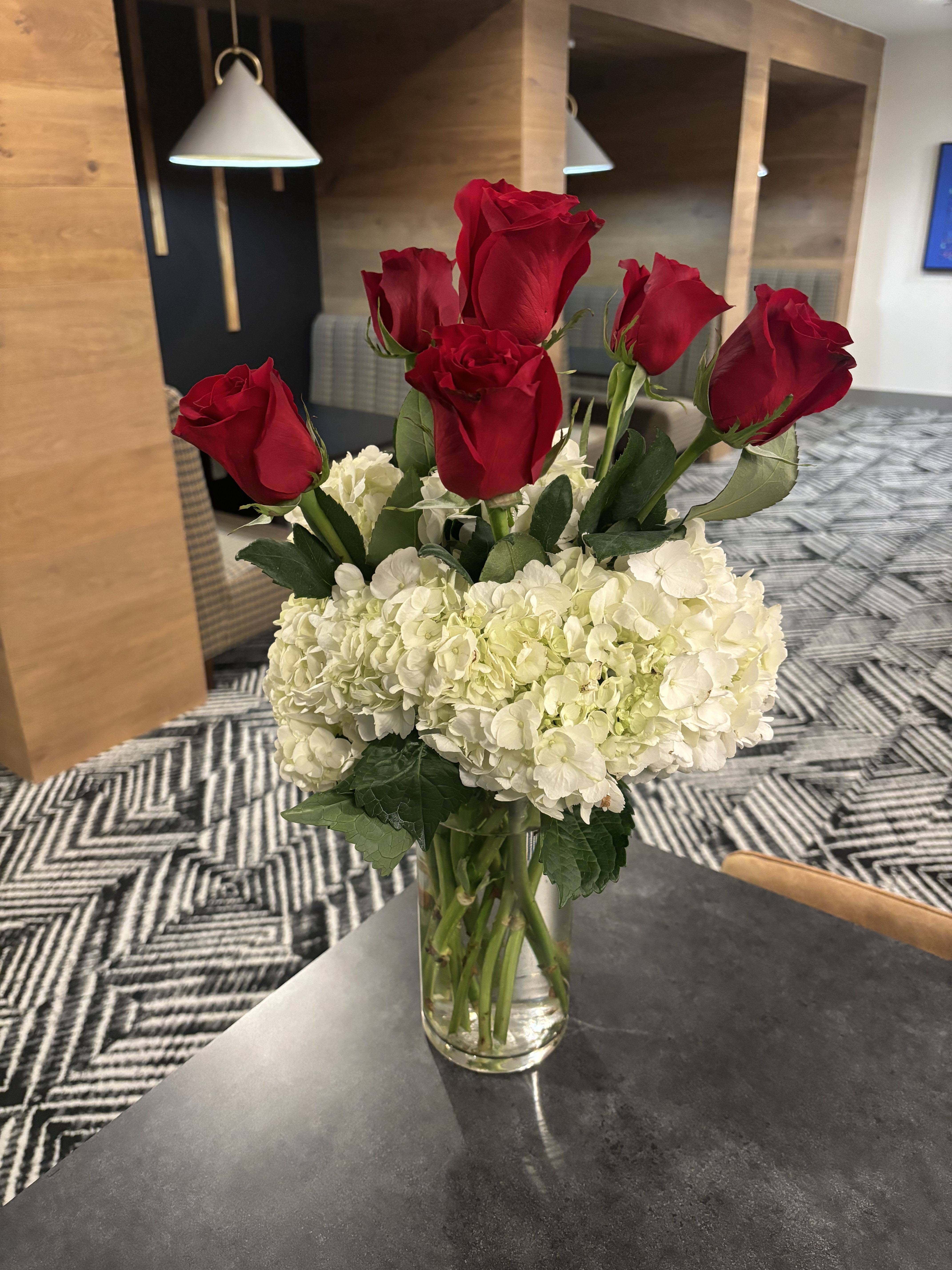 Long stem roses in hydrangea  - 6 roses in hydrangea