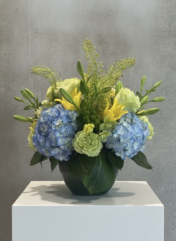 Summer Delight - A gorgeous centerpiece of yellow, green and blue. Colors may vary slightly as the seasons change. 