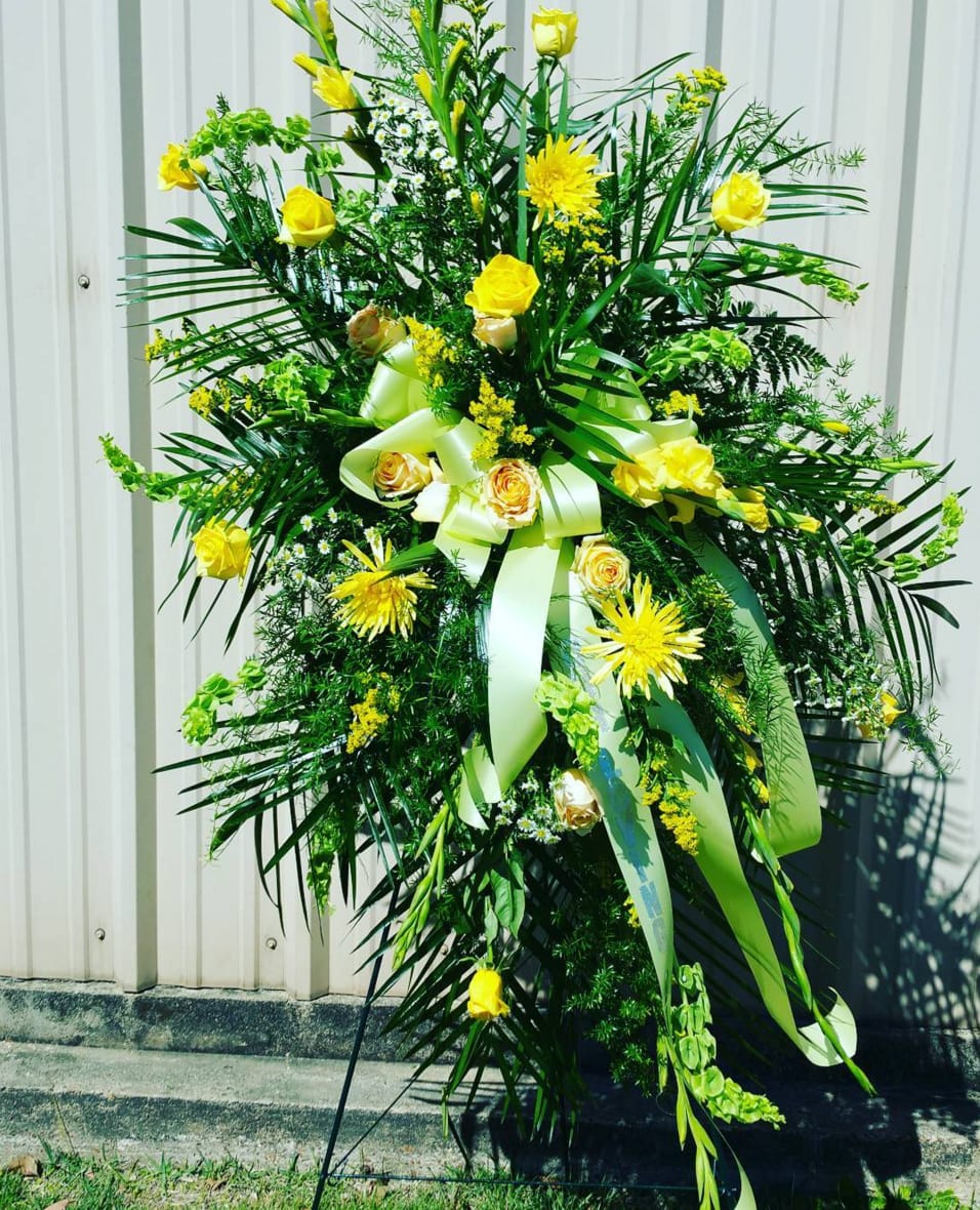 Memories to Treasure easel - easel of yellow mix floral