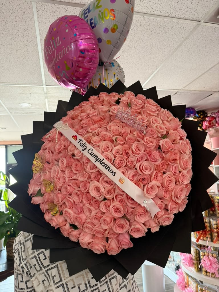 BUCHON BOUQUET 200  ROSES (Any colors) - BUCHON BOUQUET 100 RED ROSES WHIT CROWN 