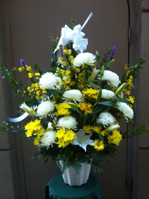 Yellow &amp; White Arrangement AR1001 - Mixture of yellow and white flowers.