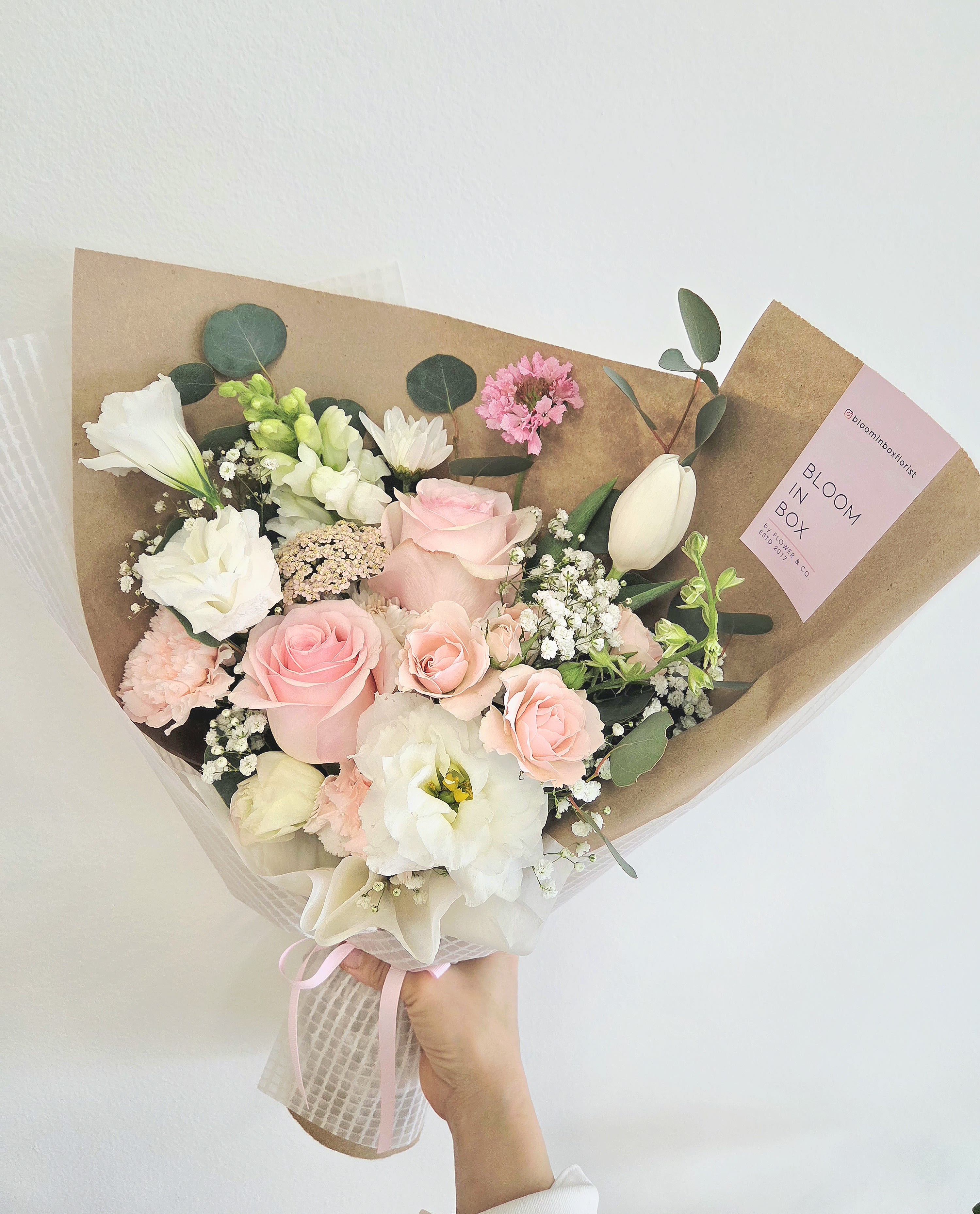 Lovely Day Hand-tied Bouquet - Hand-held Bouquet The bouquet shown in the photo is our Standard Size, wrapped in brown kraft paper. Our Deluxe Bouquet features the same bouquet size, but is wrapped using color sheet paper instead of kraft paper.  Mon–Fri: 9:30 a.m. – 6:00 p.m. Sat: 9:00 a.m. – 4:00 p.m. Sun: Closed  Delivery Deliveries are typically made between 9:00 a.m. and 3:00 p.m. While we are unable to guarantee specific delivery times, we will always do our best to accommodate your requests. If you prefer a later afternoon delivery, please let us know in advance and we will try to accommodate. If your delivery address requires a gate code, please provide it to ensure smooth delivery.  Pick-U Please also try to pick up your order at the scheduled time. When pick-ups are delayed during busy time slots, it may affect other customers placing orders for the same time. We appreciate your understanding!  Please Note Your arrangement may vary slightly from the photos depending on seasonal availability and store stock. However, we will match the overall color palette and ensure your flowers are fresh and beautifully designed.  Thank you!!
