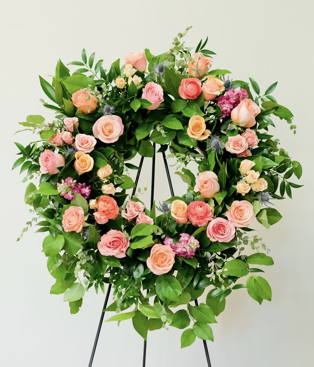 8 | Couronne Chevalet Fleurs - wreath standing spray - Beautiful and full wreath standing spray. Inlcudes seasonal blooms and foliage. Can specify colors you'd like included in the special instructions.