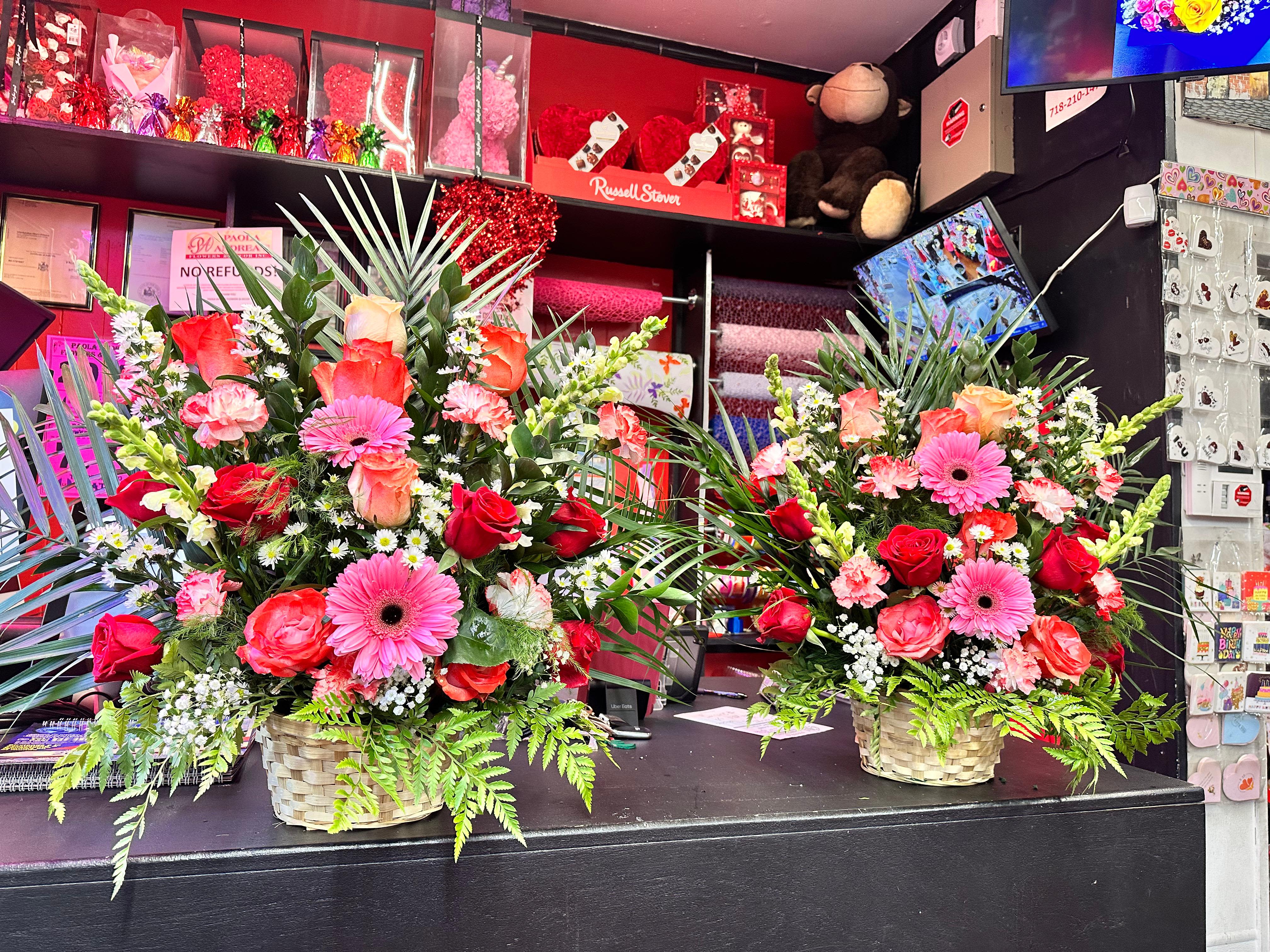 Gerber &amp; Rose Sympathy &amp; Funeral Arrangement (1 Basket) - .