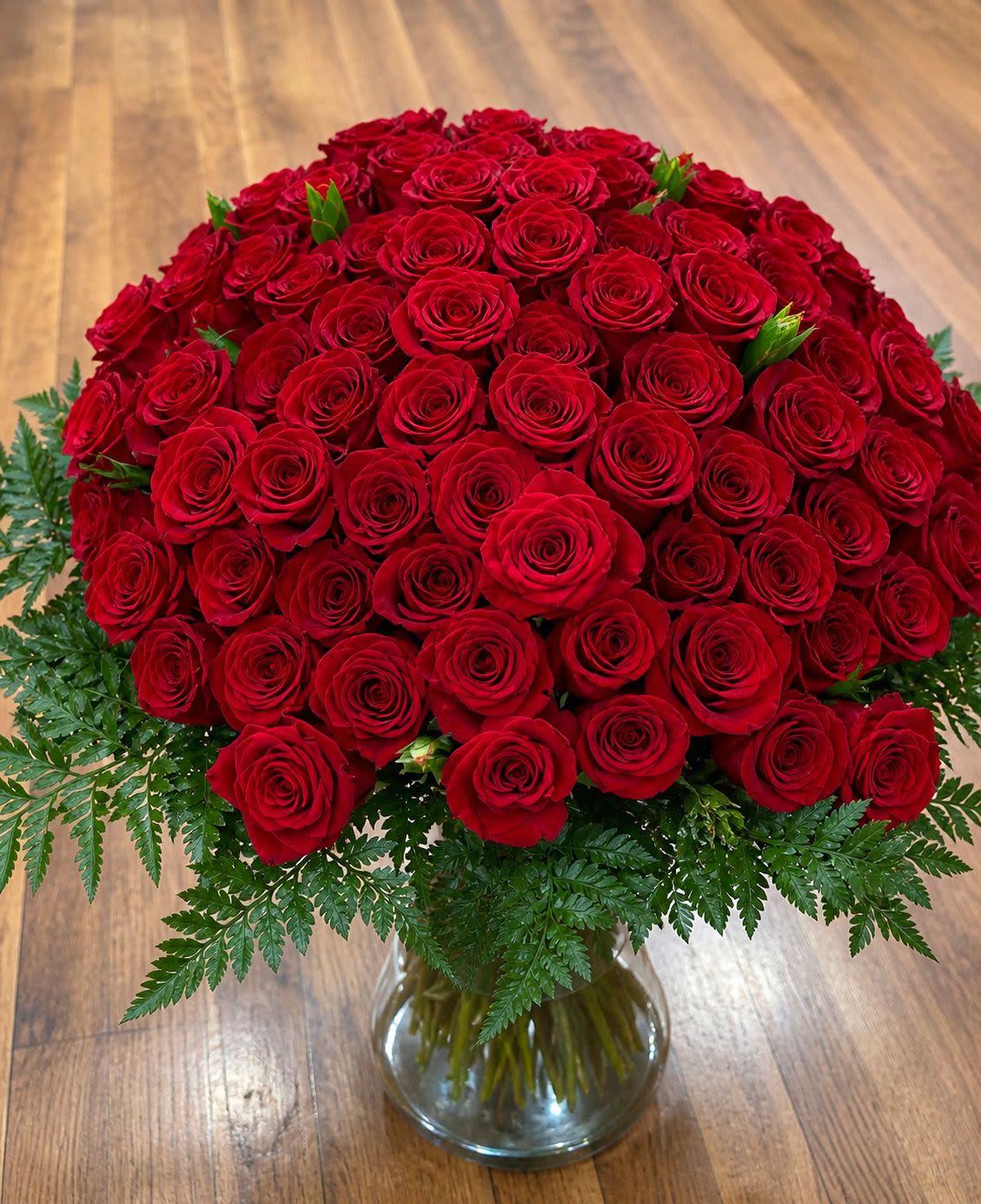 120 Red Passion Roses - In Vase  - A bouquet of 120 red roses arranged in a clear glass Base