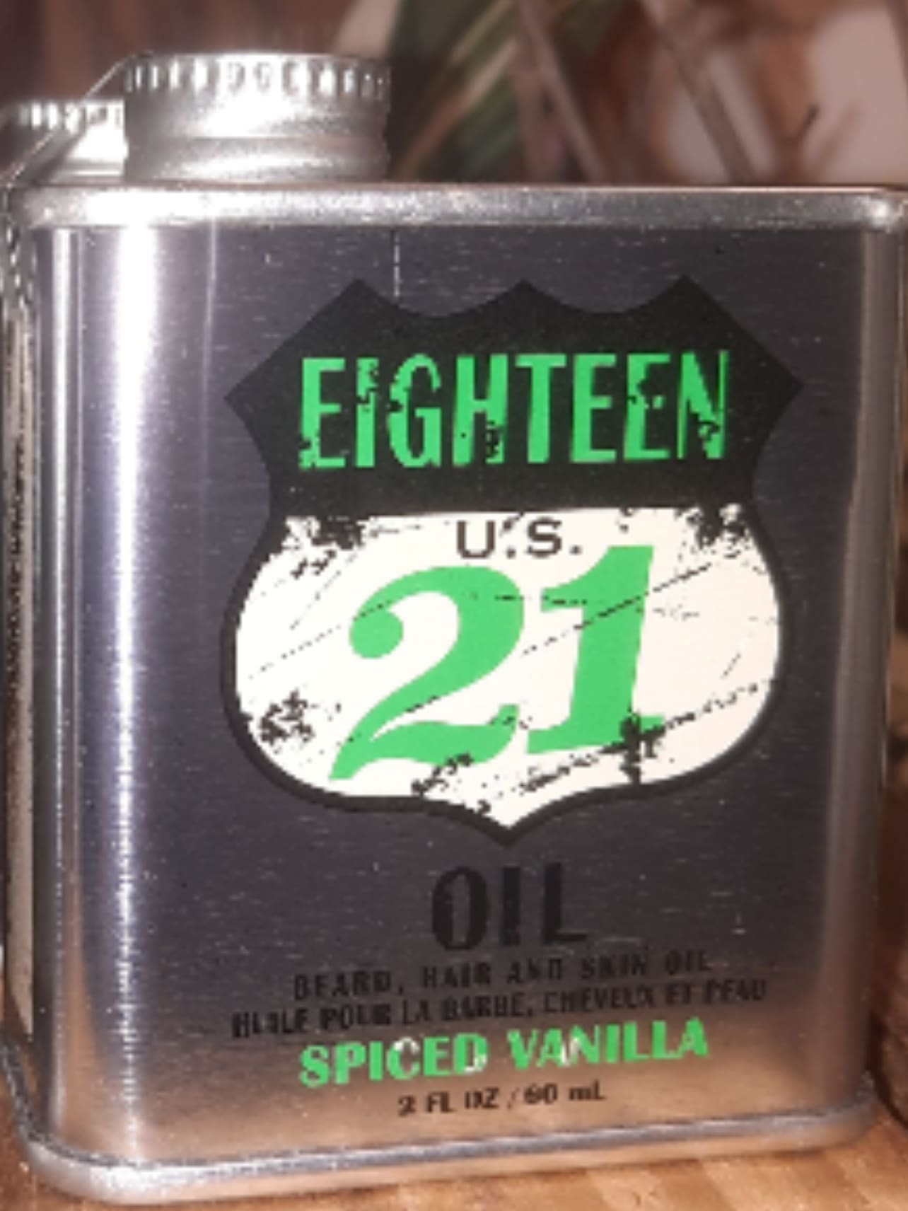 Eighteen U.S. 21 - Beard oil - Spiced Vanilla - Beard oil- Eighteen U.S. 21 - Spiced Vanilla - 2 fl oz  Professional grade, Premium oil blend highly developed over many years offers the aspiring gent a high performance treatment for beard, hair and skin. Inspired by Route 66 Iconic heritage.