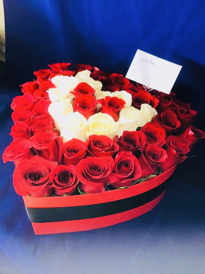 3 dozen roses on the red heart box  - 3 dozen Roses on The red heart box 