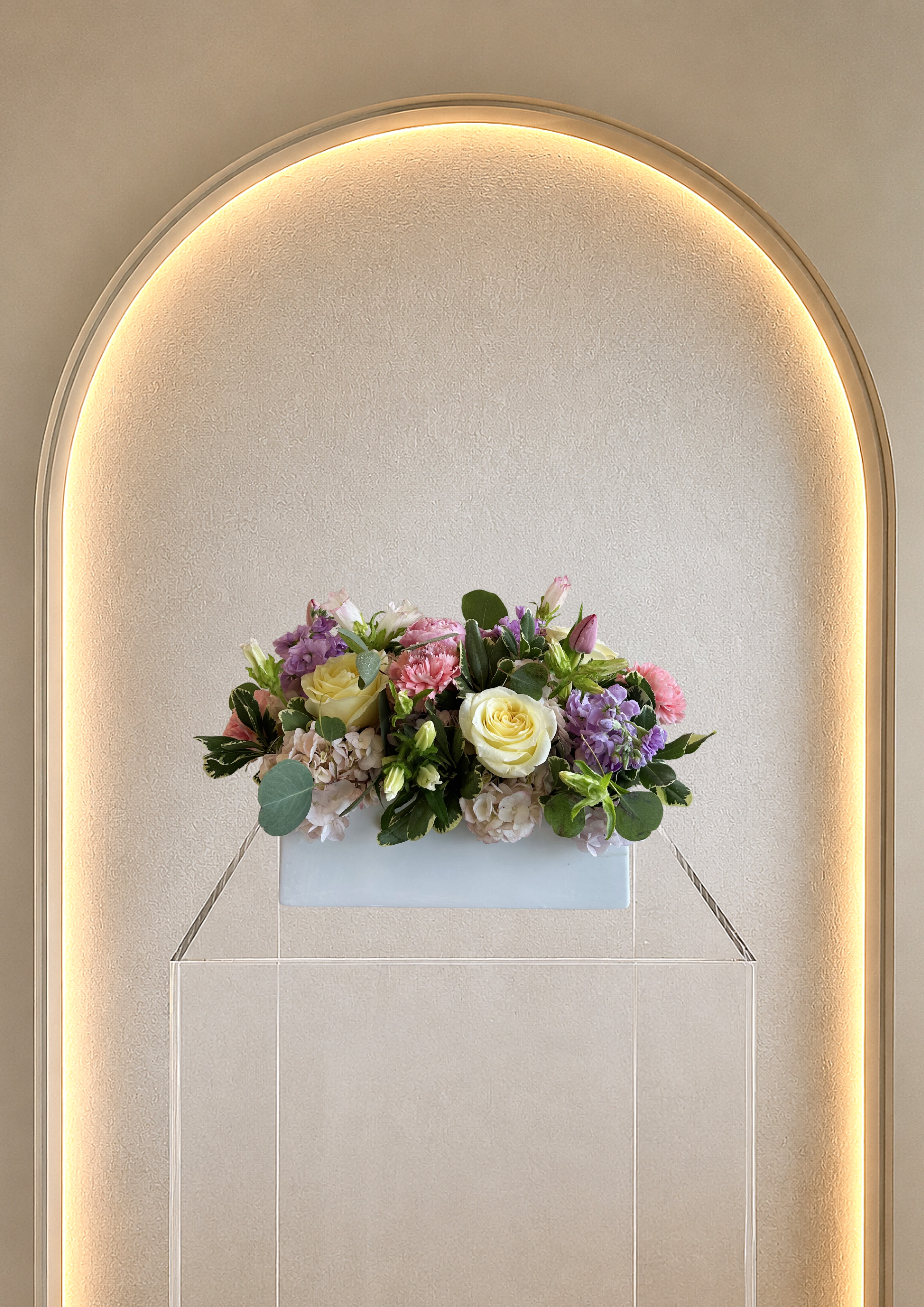The Dutches - A soft pastel centerpiece in a long and low display