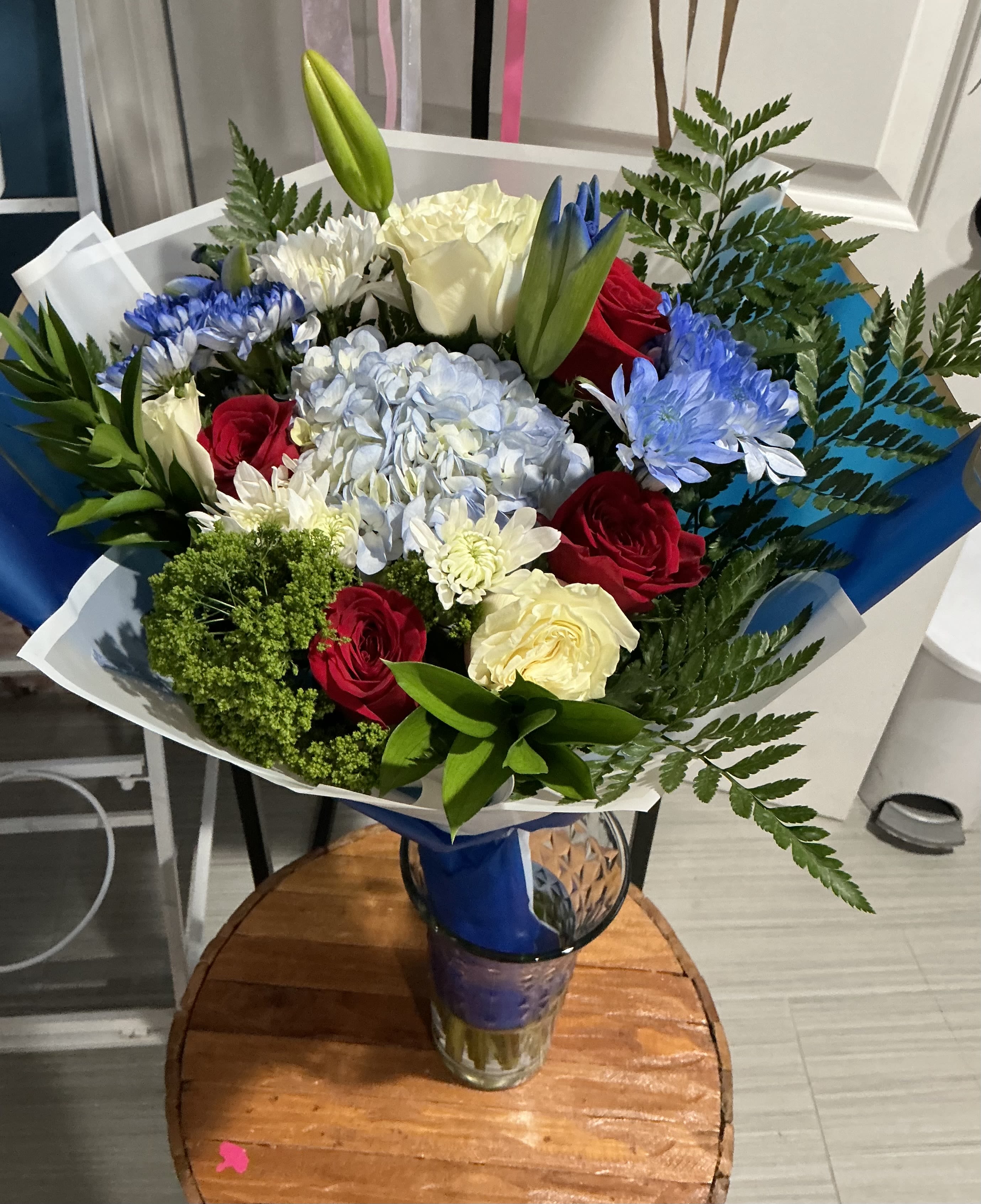 Independent bouquet  - 4th July bouquet    Not vase included 
