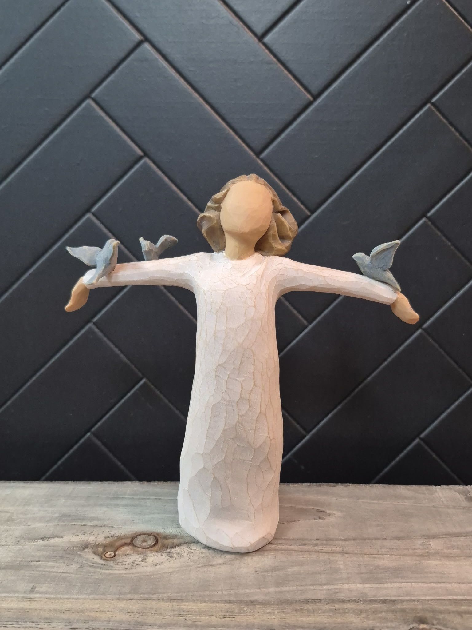 Willow Tree Happiness Figurine - This classy figurine makes the perfect gift