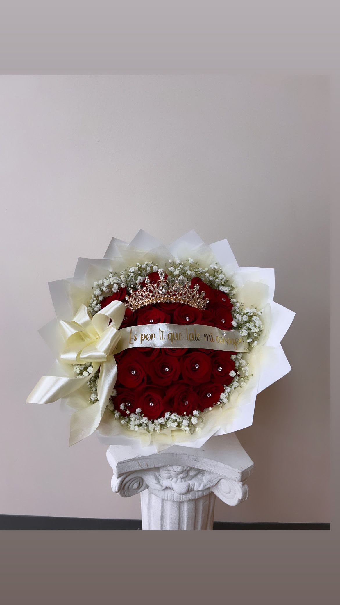 Charm bouquet - 25 roses &amp; baby Breath &amp; crown &amp; personalized