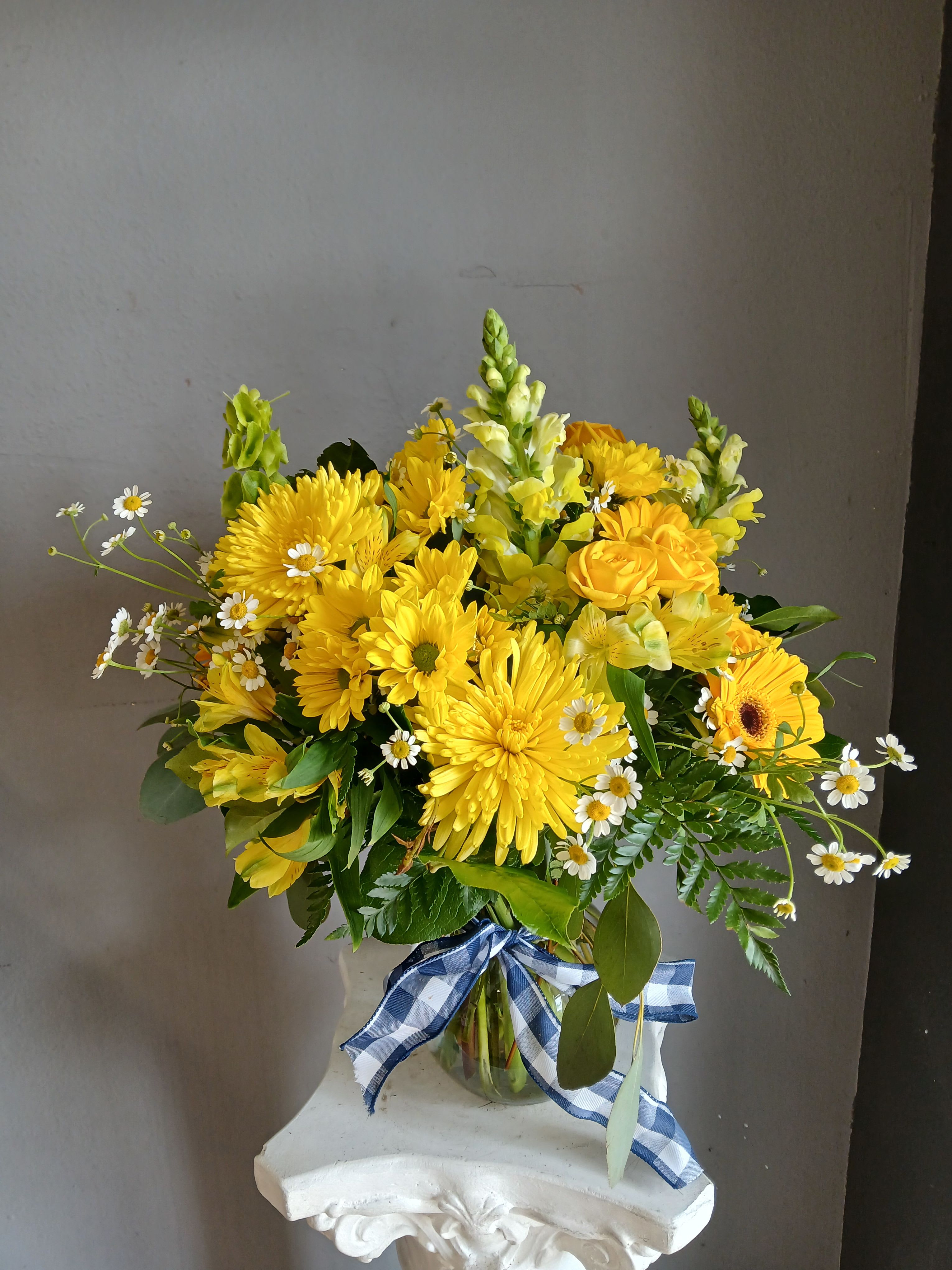 #748 Designer's Choice vase arrangement  - This beautiful flower arrangement of fresh mixed seasonal blooms is made by local designers in the heart of Orange California. Hand crafted and perfect for every occasion, from birthdays and new babies to sympathy and just because. The best choice to show you are thinking of that special someone. Can be sent as a local delivery or in-store pickup. This is an original, one of a kind arrangement. Order now before it's too late!  UPGRADES: All upgrades are applied at the designer’s discretion and fulfilled to value using the freshest seasonal and/or premium flowers available. Container upgrades may be included when possible; otherwise, value is reflected in the floral selection while maintaining the original design style.  