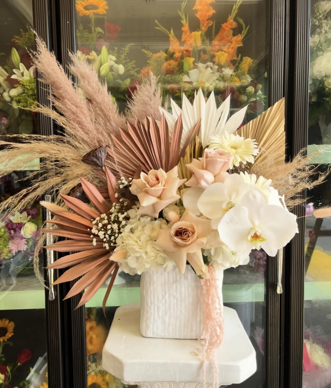 Dried Palm Pampas and orchid Floral Arrangement - Each arrangement is fully customizable, allowing you to choose the perfect colors to match your style and occasion. Feel free to add any other changes in the checkout notes!