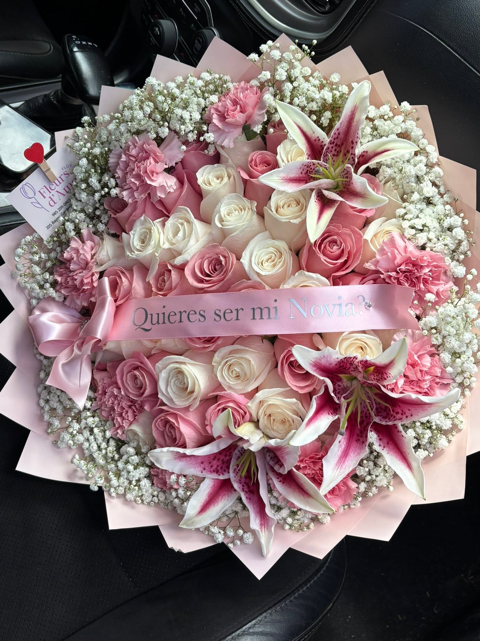 couple lilys - 50 roses white and pink with lilys