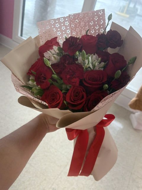 simple but sweet - 12 red roses 