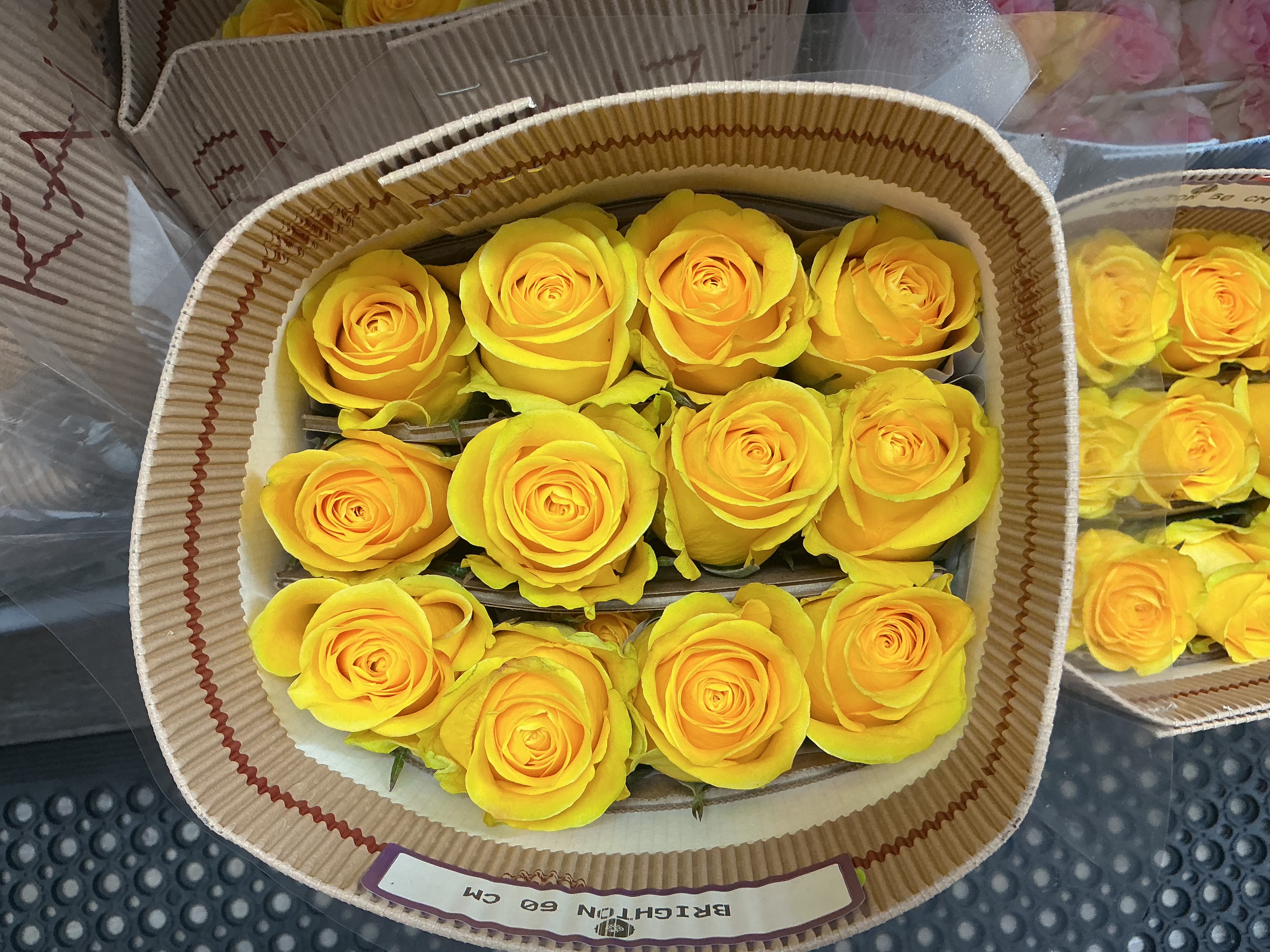 Bunch of yellow roses  - The bunch of roses has 25 ct 