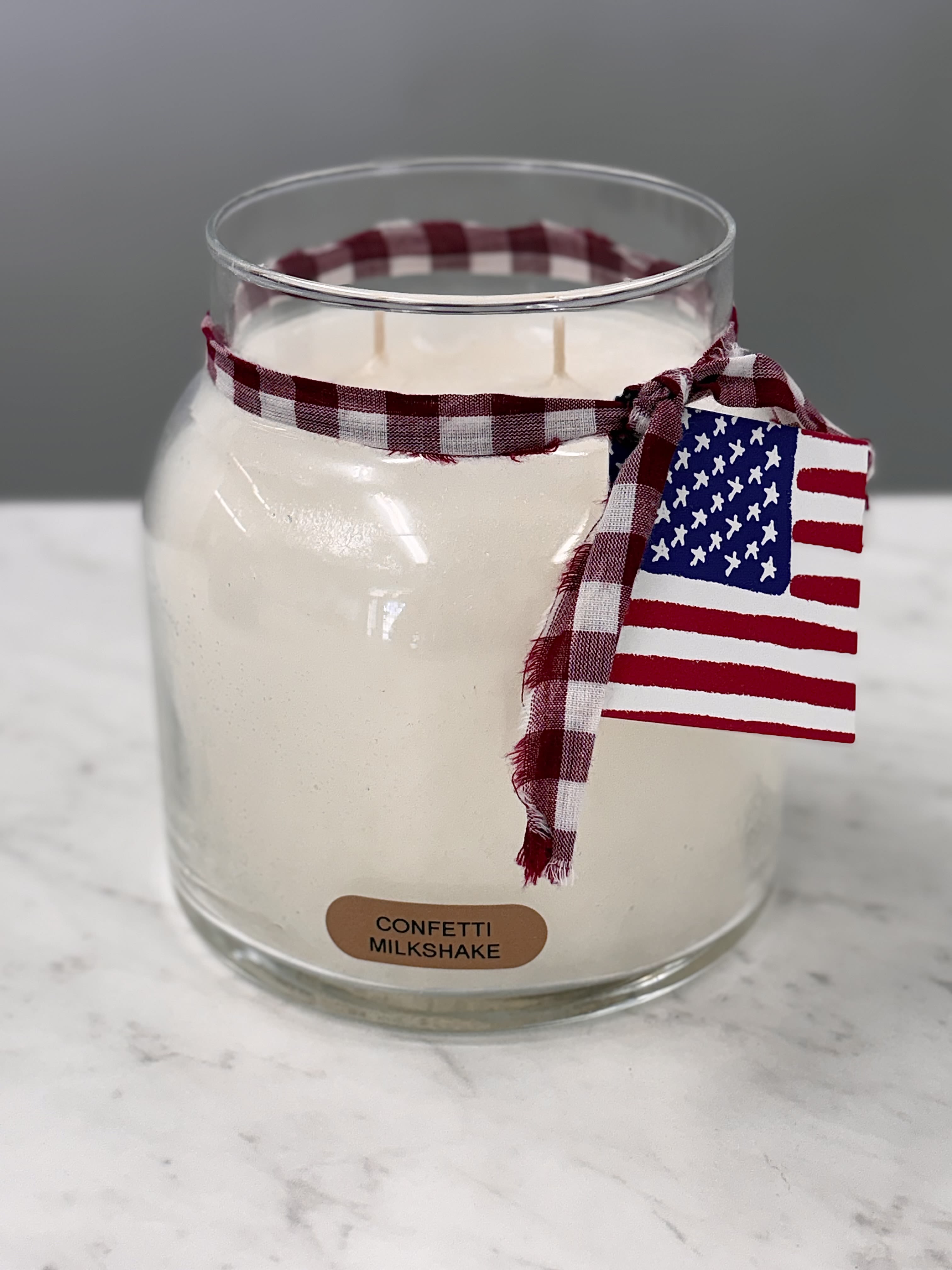34 oz Jar Candle - Confetti Milkshake - 34 oz Jar Candle: burns for approx. 155 hours.  Cheerful Giver "Keepers of the Light" series  Scent: Confetti Milkshake