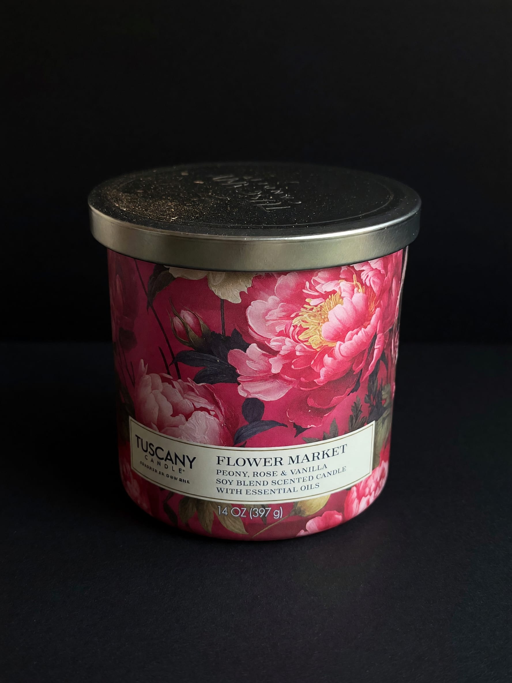 Signature Scent Candle Collection -  Blooming Peony Candle A beautifully scented candle with notes of blooming peony and fresh florals. Perfect for gifting or creating a warm, inviting atmosphere at home.  Botanical Garden Candle Enjoy the fresh, calming fragrance of our Botanical Garden candle. A lovely addition to any room and a thoughtful gift for any occasion.