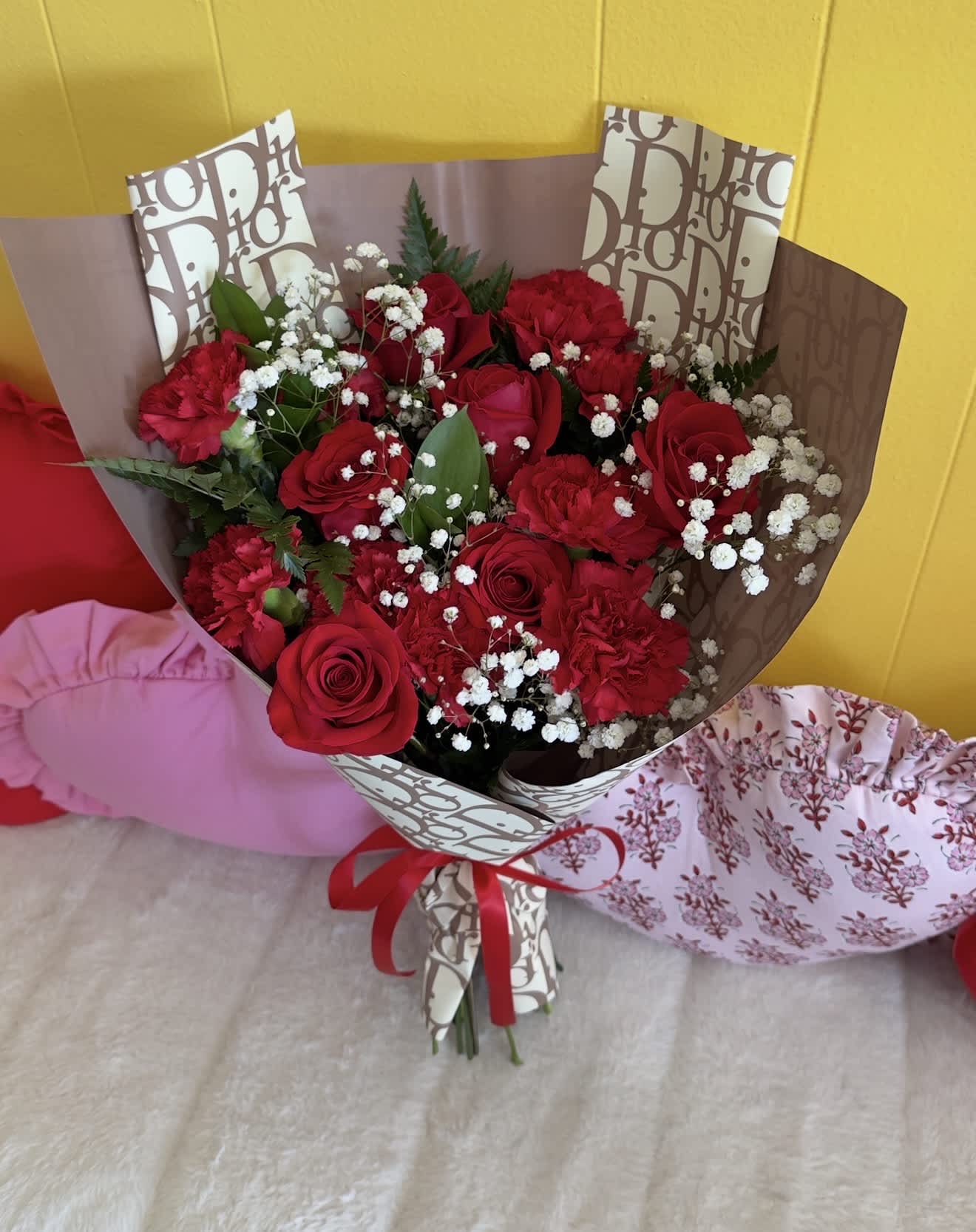 Bouquet of red roses and carnations with white baby's breath