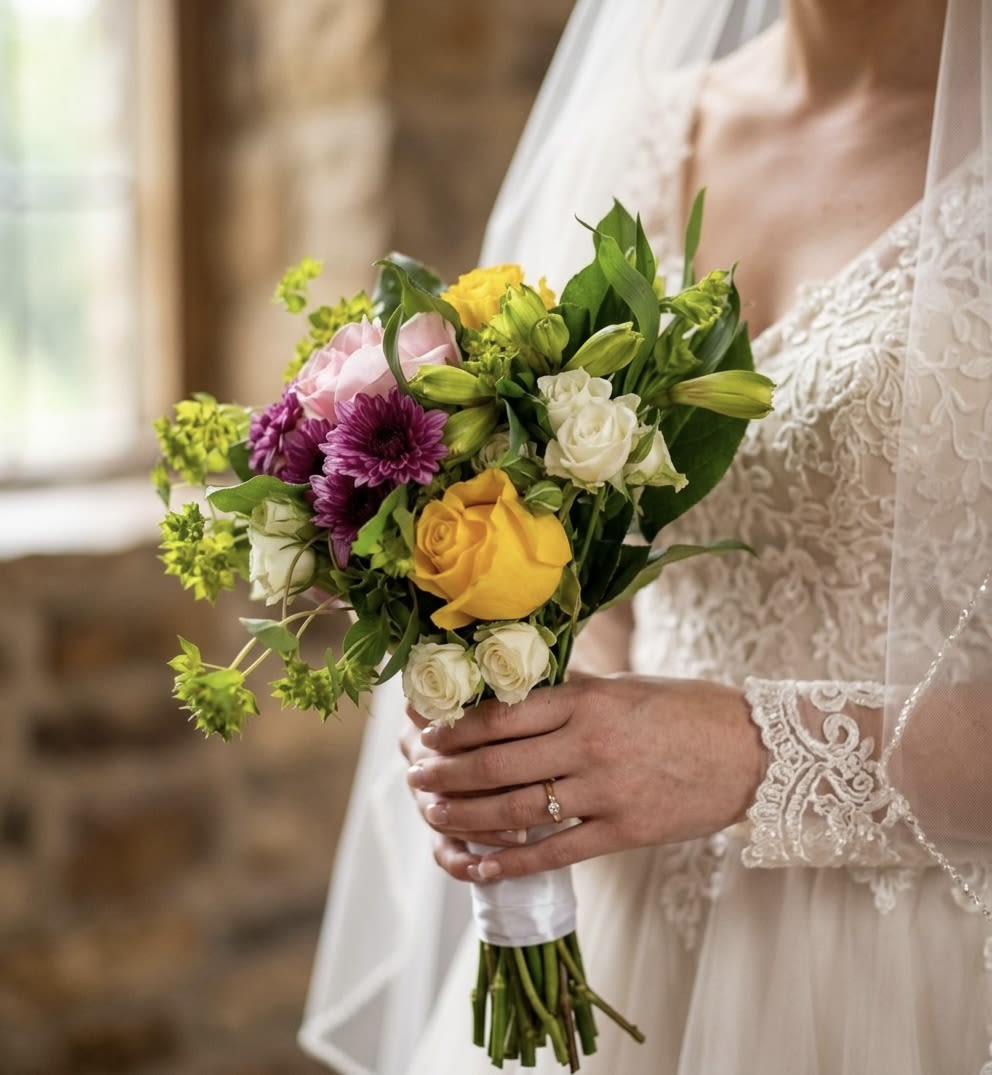 Touch of purple for the bride  - Bridal bouquet. 