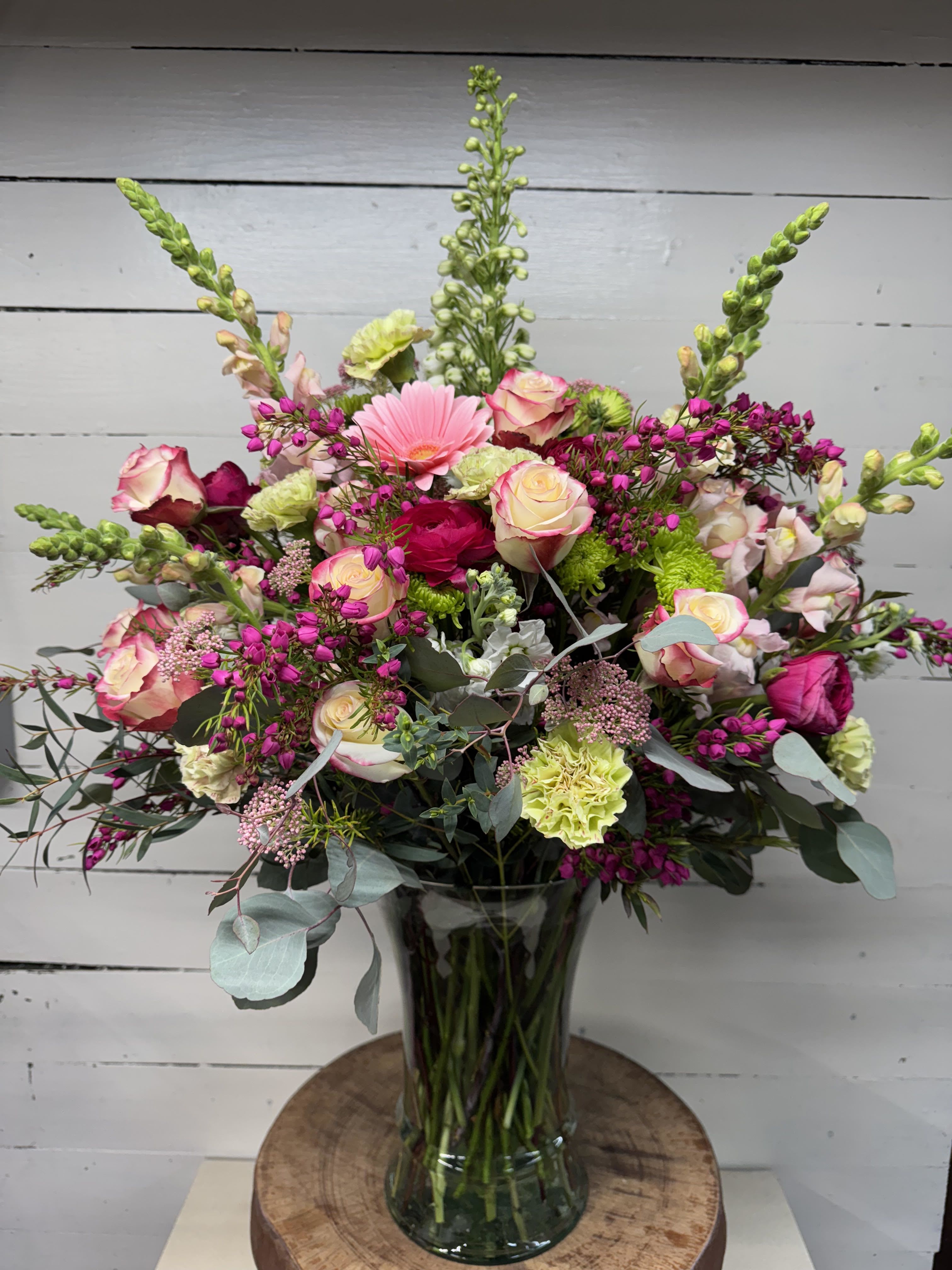 Mixed pink and cream bouquet in a clear glass vase