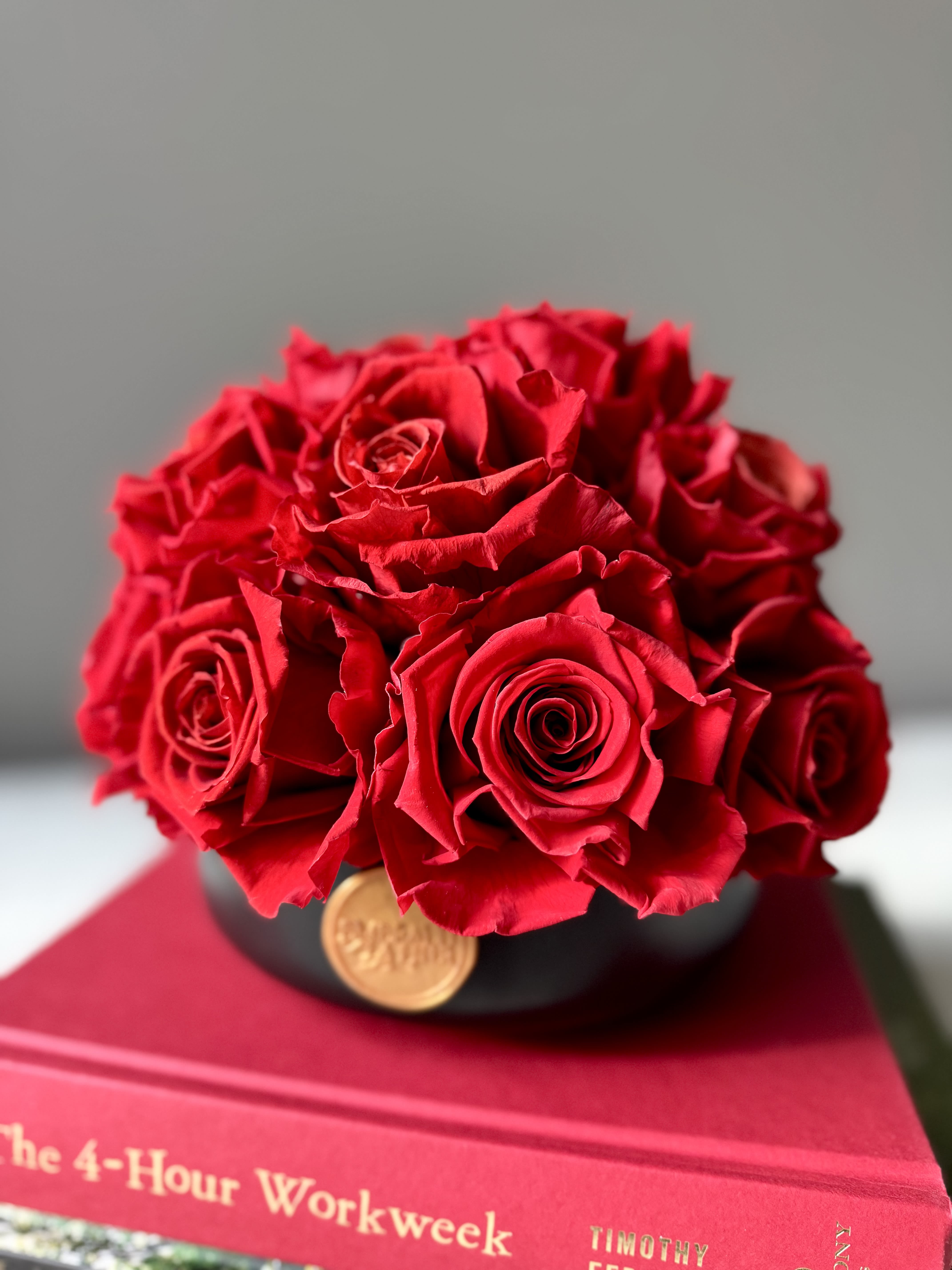 Red rose bouquet in a black round box