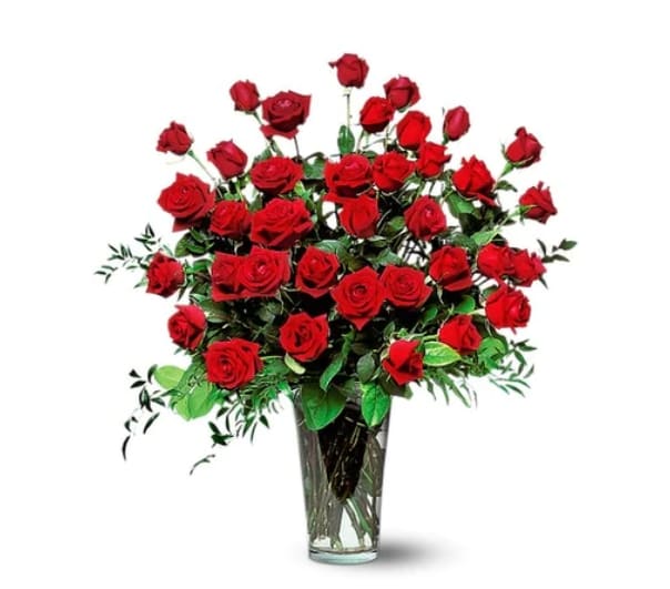 Bouquet of red roses in a clear glass vase