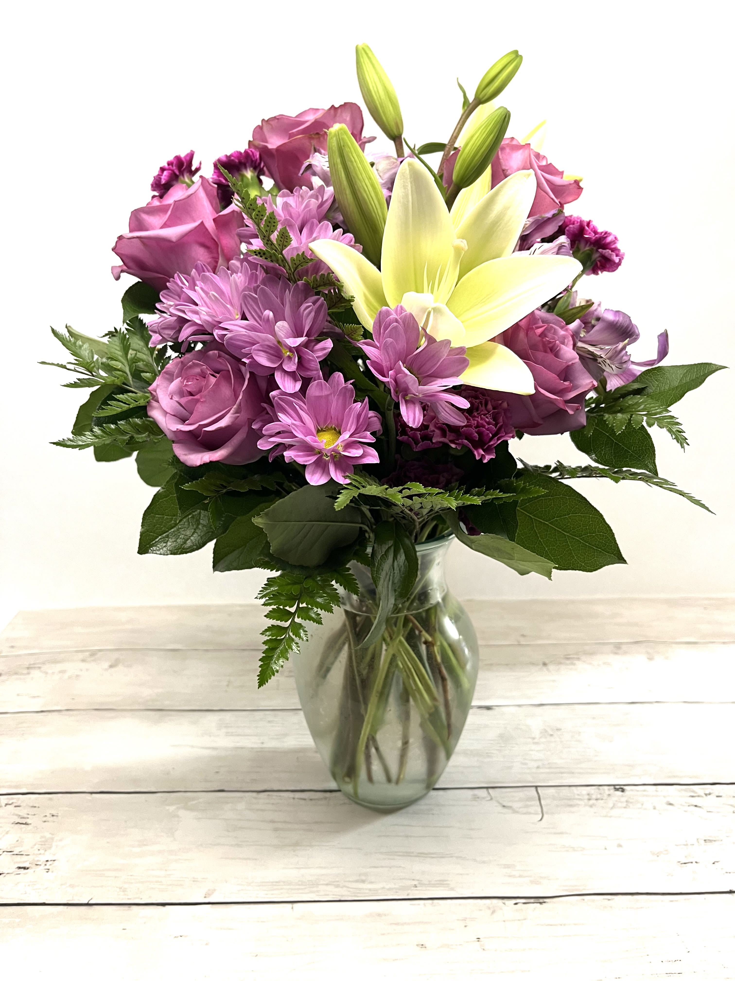 Pink and yellow mixed bouquet in a clear glass vase