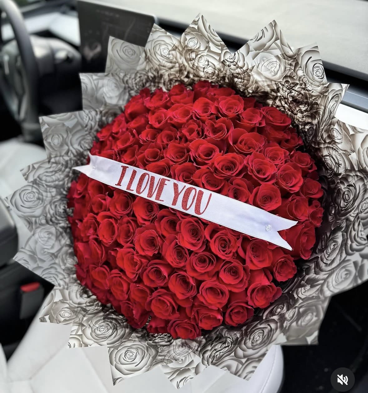 Ramo Buchon with Ribbon Included - Red Roses with your choice of wrapper color and Happy Mother's Day Ribbon Included  Please provide wrapper color choice and whether you'd like the ribbon in English or Spanish, in the notes at checkout or please call us. 