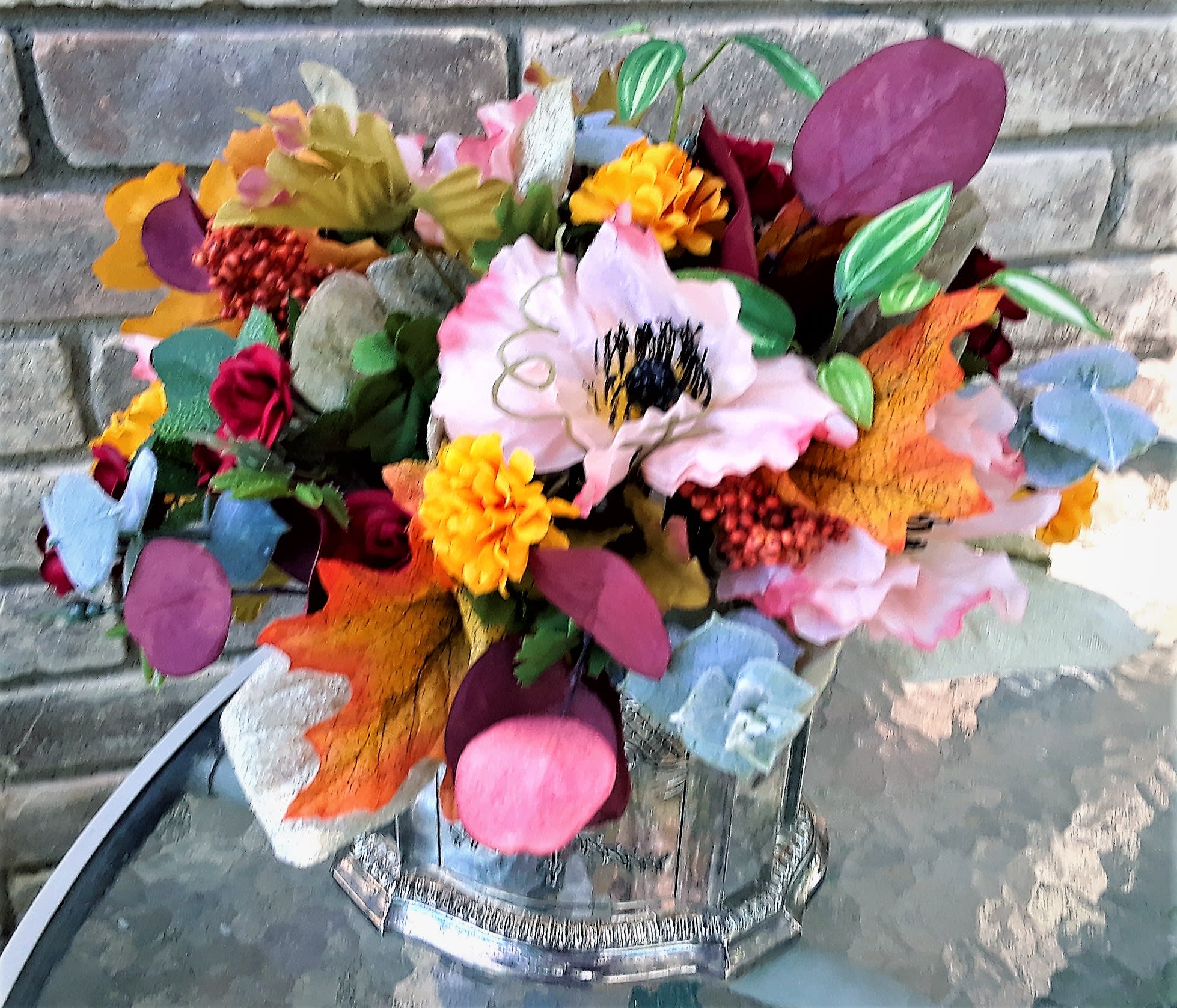 Colorful bouquet with pink and yellow flowers in a clear vase