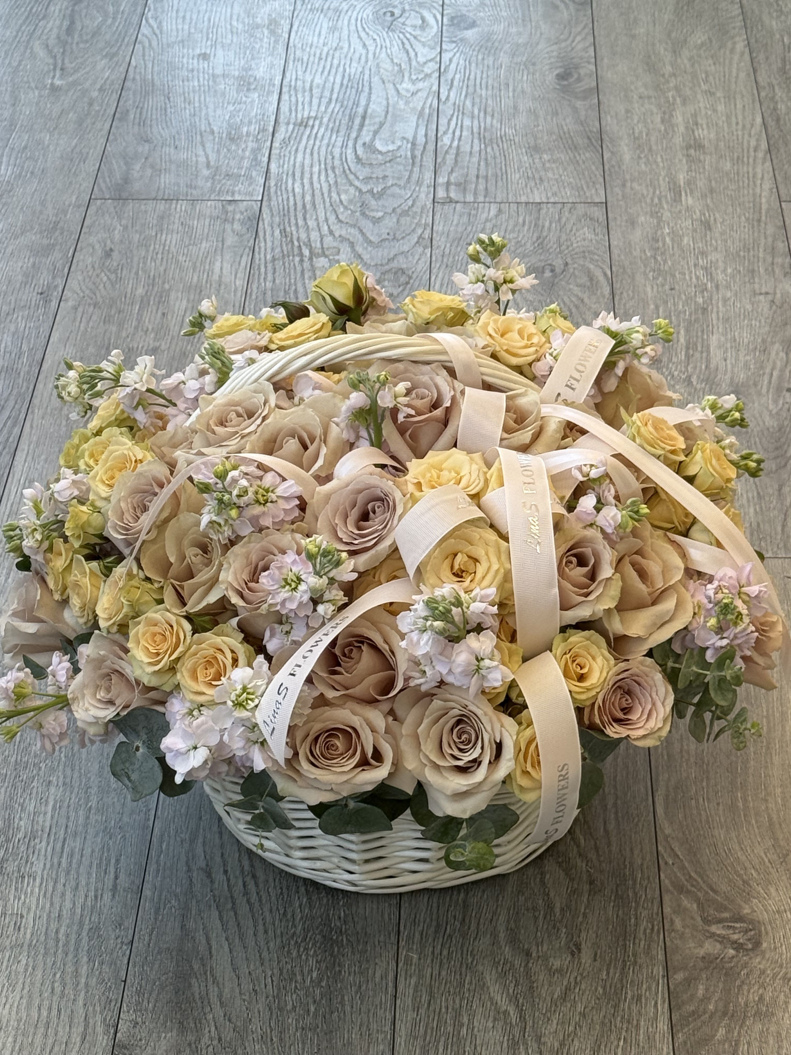 Anya - White anemones embody pure elegance and quiet grace. Their soft ivory petals and striking dark centers create a timeless, refined beauty that feels light, fresh, and effortlessly sophisticated. Perfect for adding a touch of serenity and modern romance to any arrangement. 