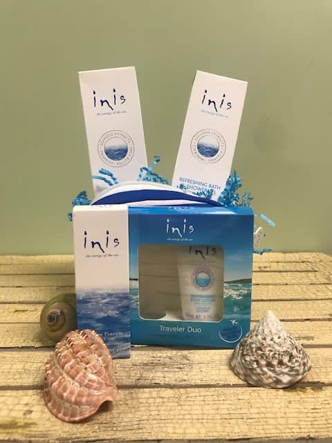 Gift set with Inis bath products and seashell decorations