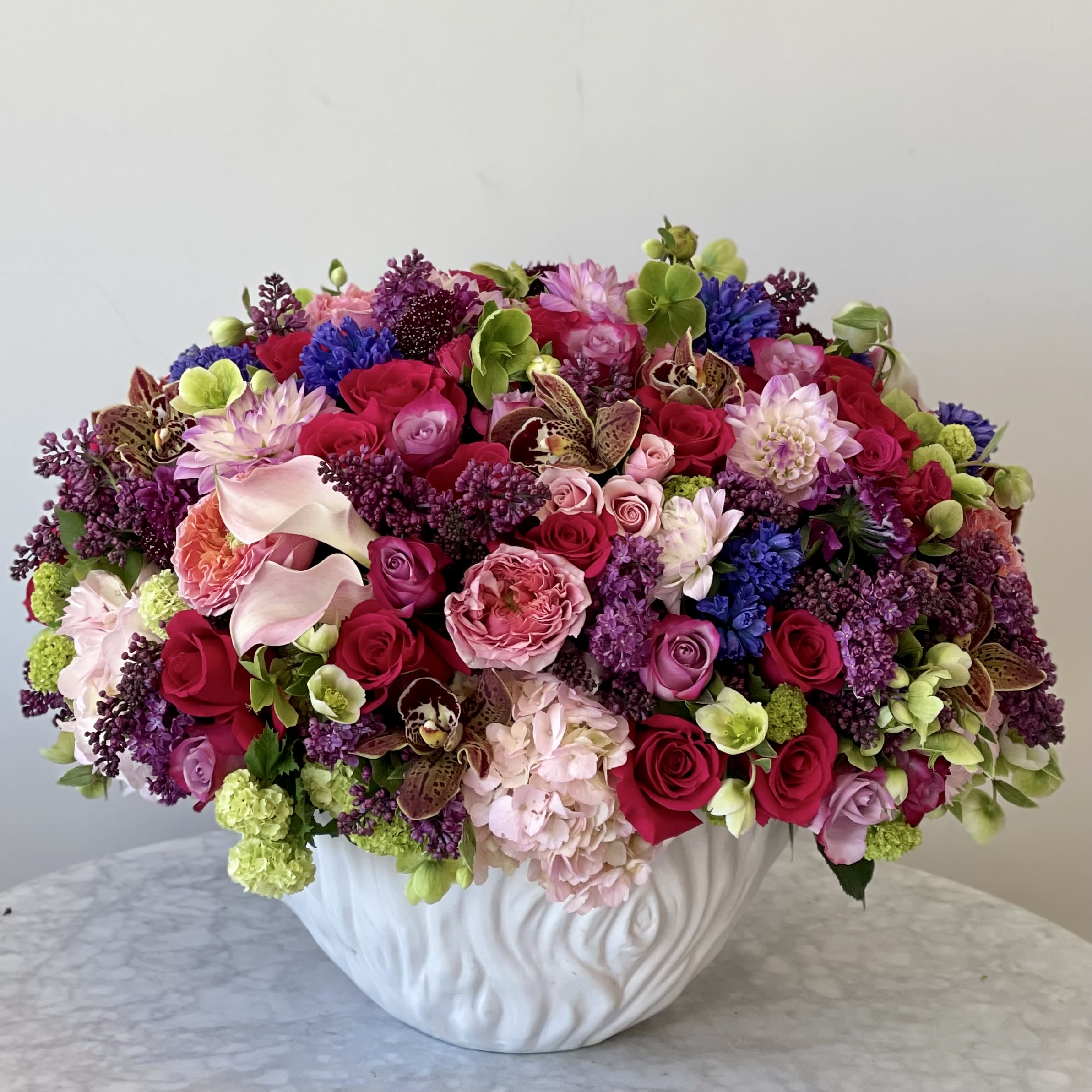 Colorful in vase V  - Mix of colorful flowers in a vase   Standard- as you see on the picture  Deluxe -  it is going to be bigger Premium- huge arrangement with premium flowers 