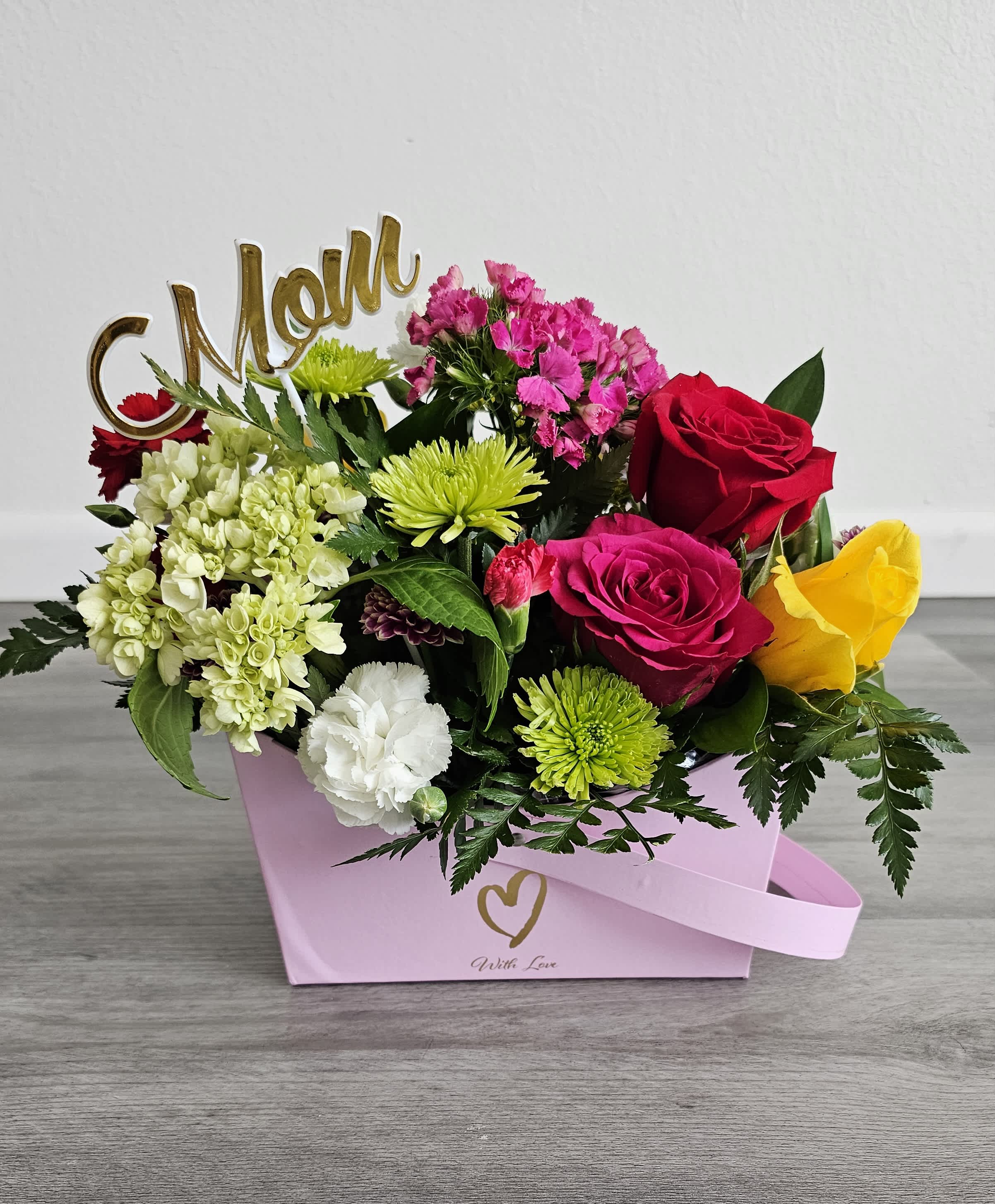 Mixed bouquet in a pink gift box with roses and carnations