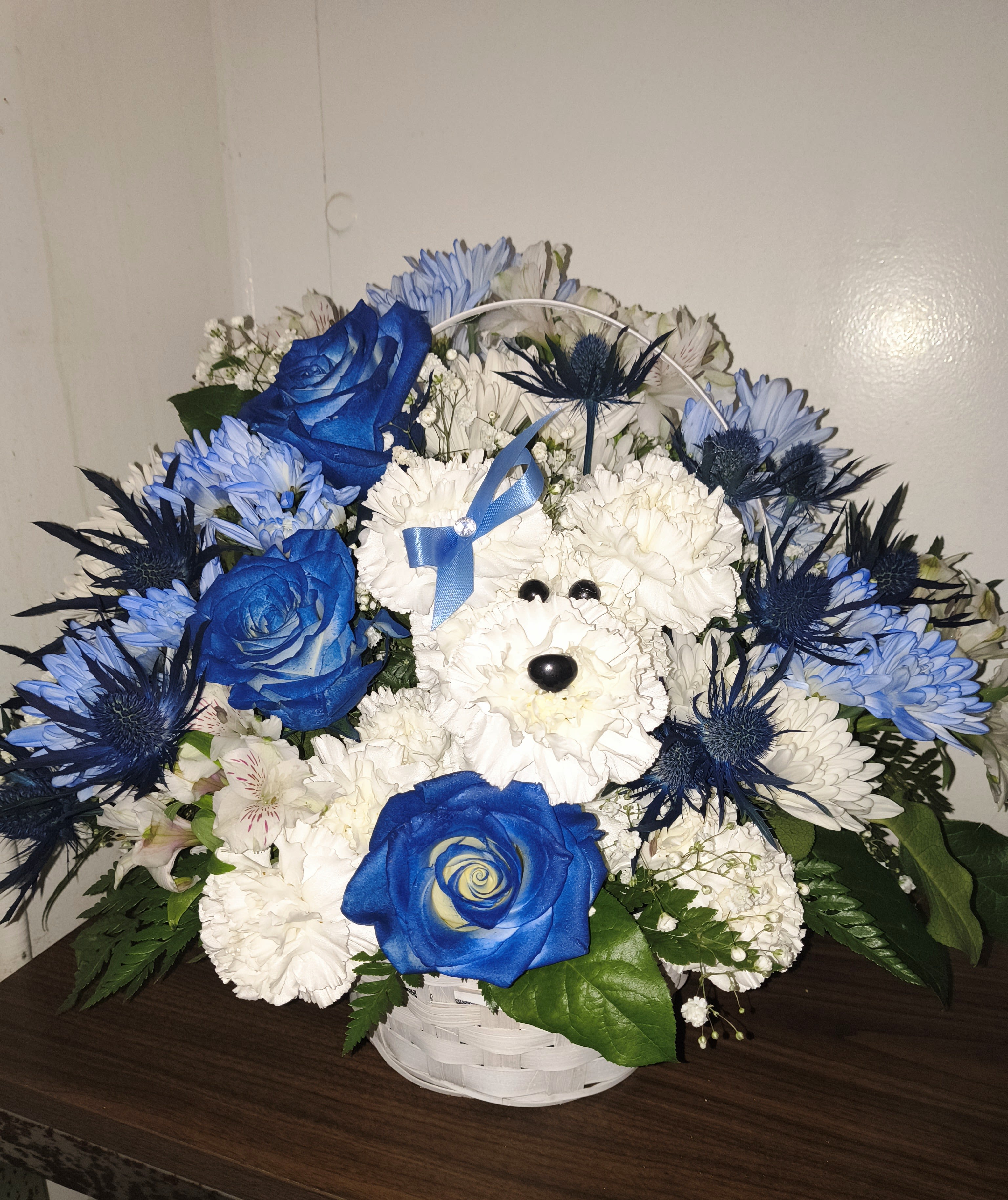 Blue and white flower basket arranged as a dog face