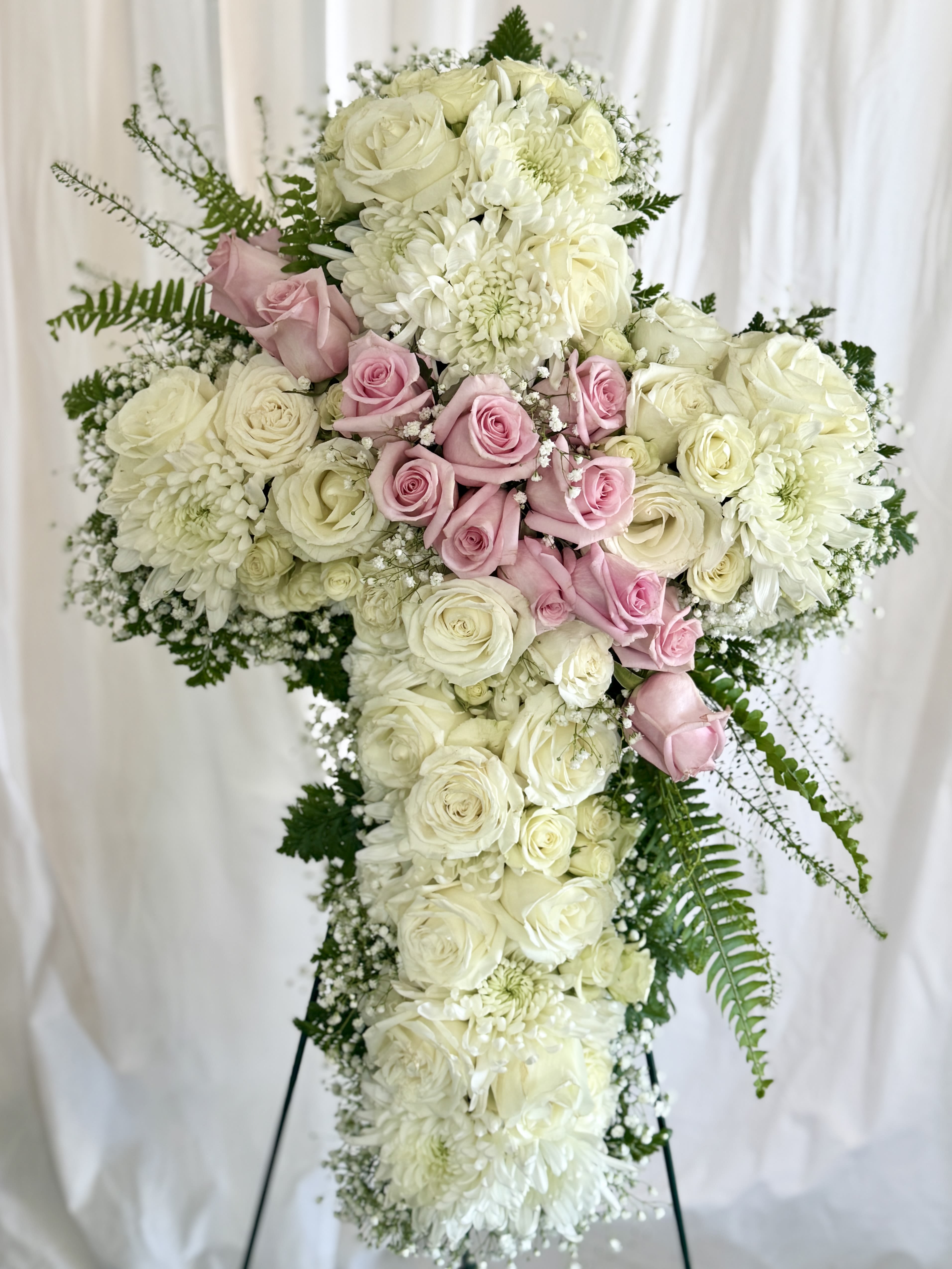 Cross-shaped floral spray with white and pink roses
