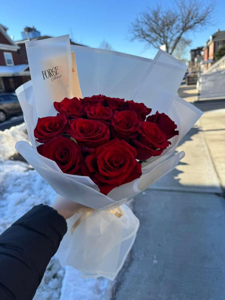 Lovely Susie - A timeless bouquet of 12 velvety red roses, wrapped in soft blush paper for a romantic yet modern look. Perfect for anniversaries, birthdays, or when words aren’t enough