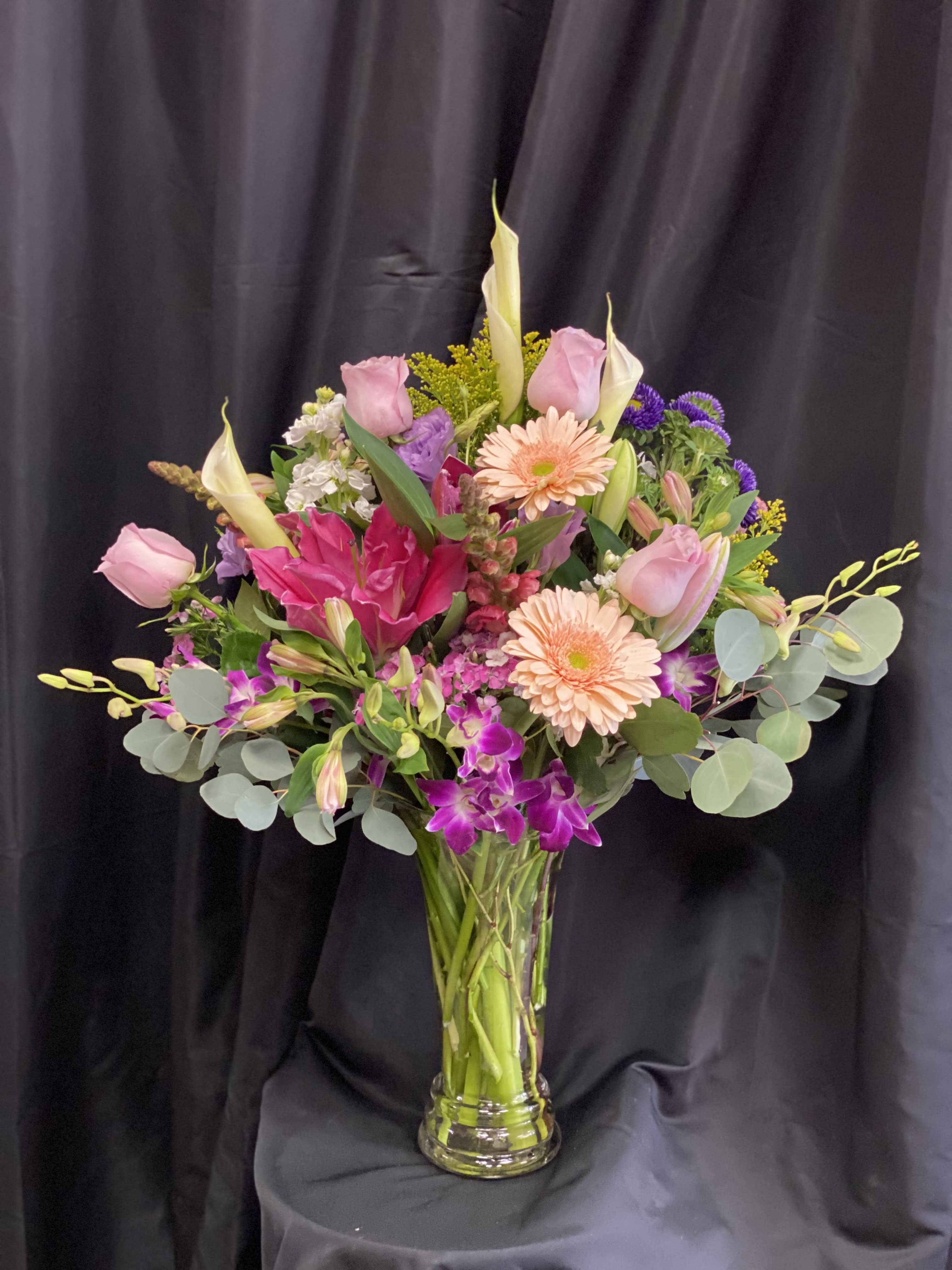 Mixed pink and purple bouquet in a clear glass vase