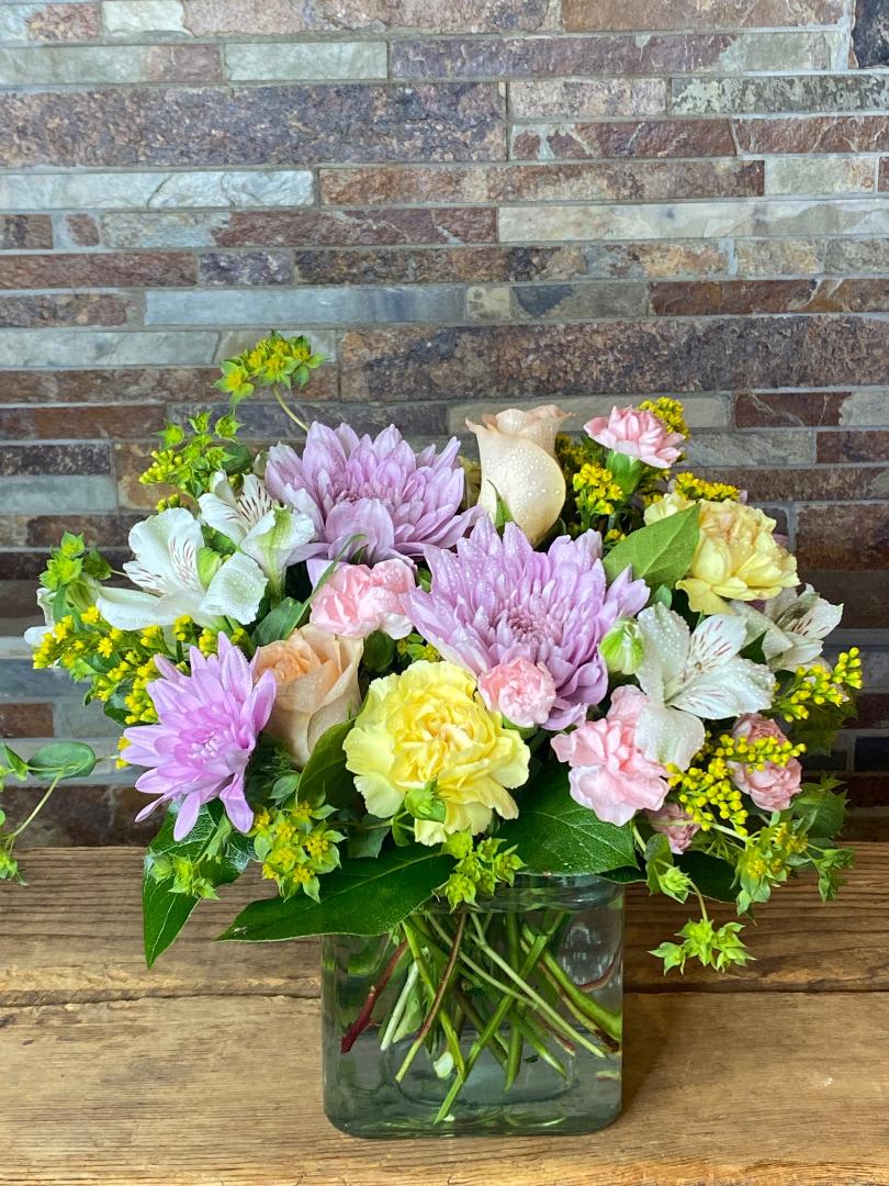 Mixed pastel bouquet in a square glass vase