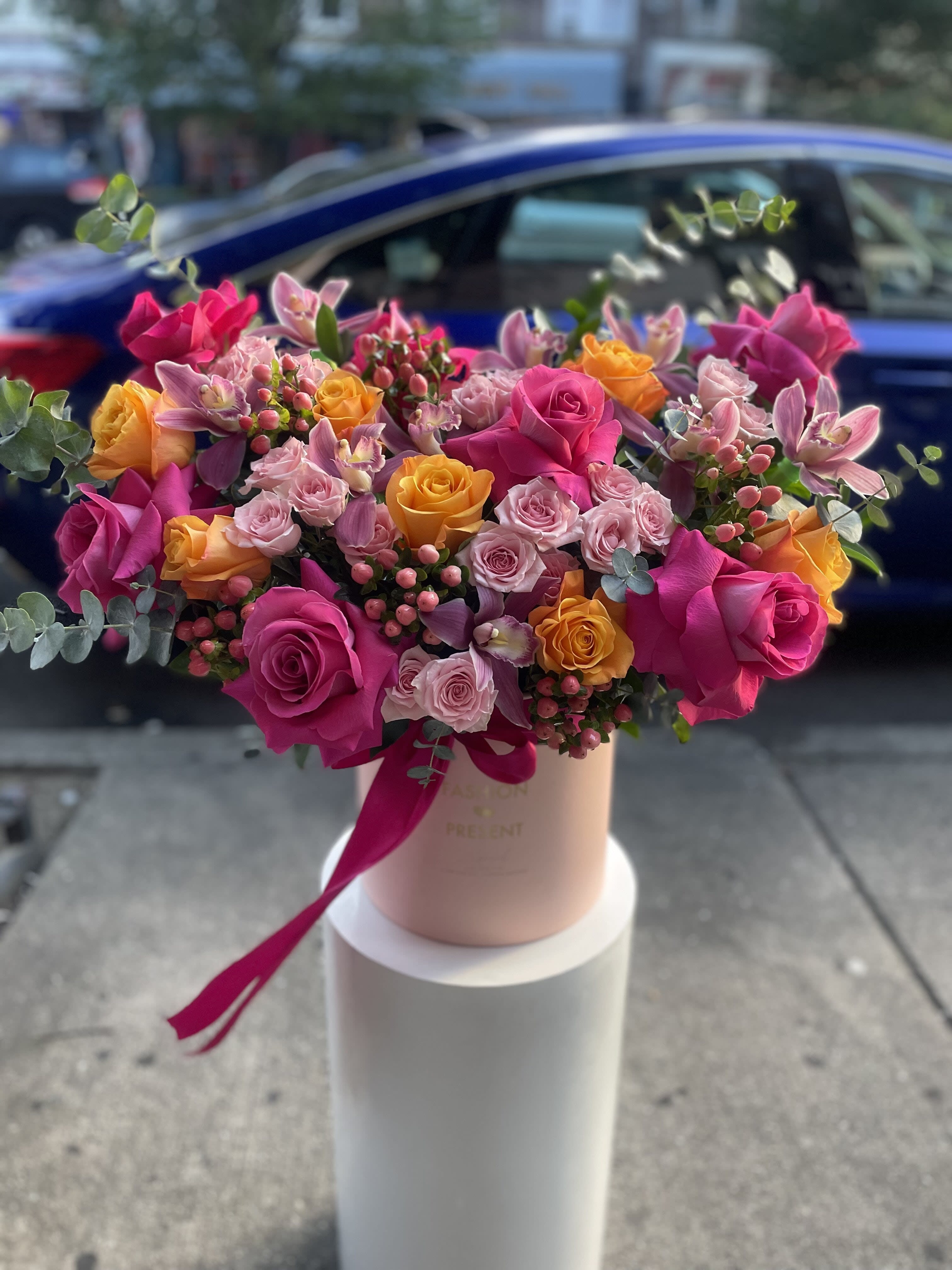 Fantastic Flowers Box.          The photo shows a standard size. - On the first photo is a standard size.