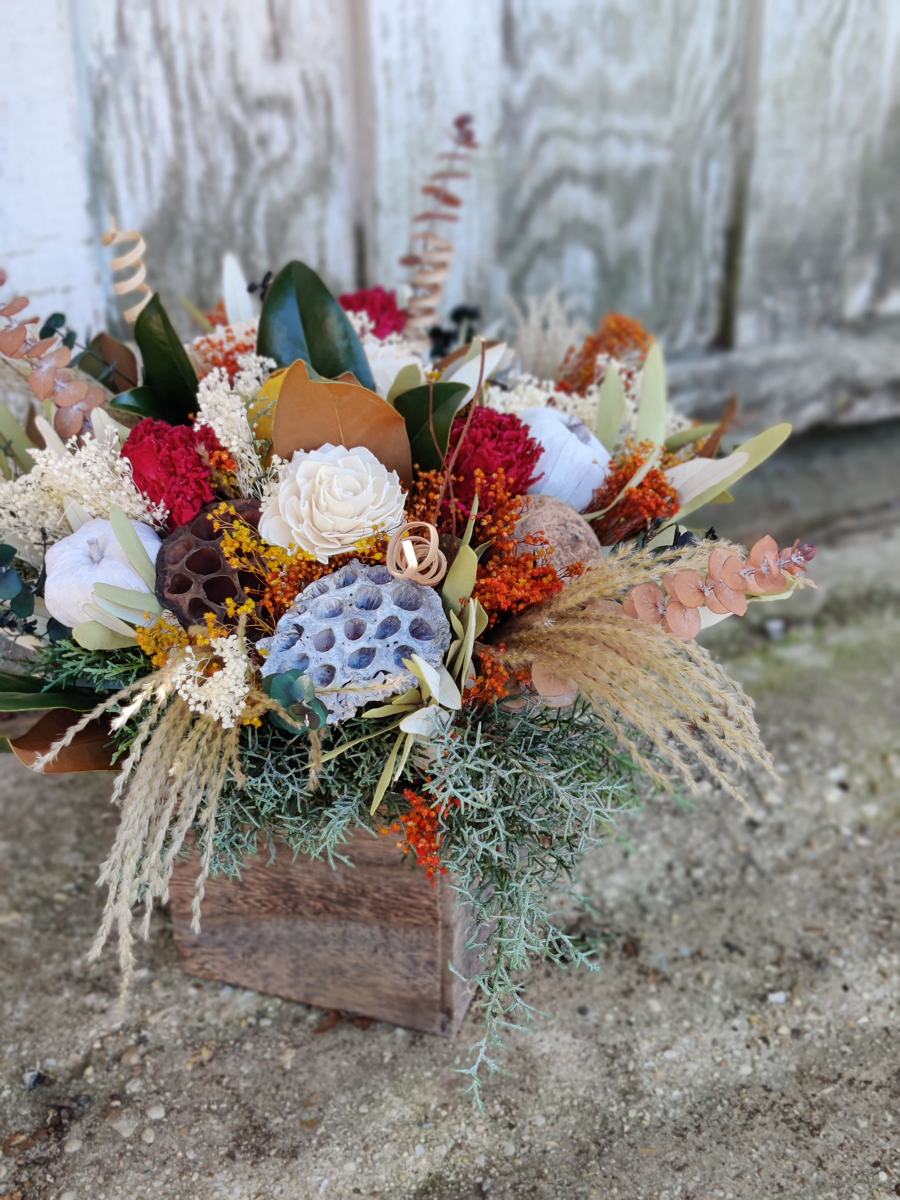 Mixed bouquet with white and red blooms in a wooden box