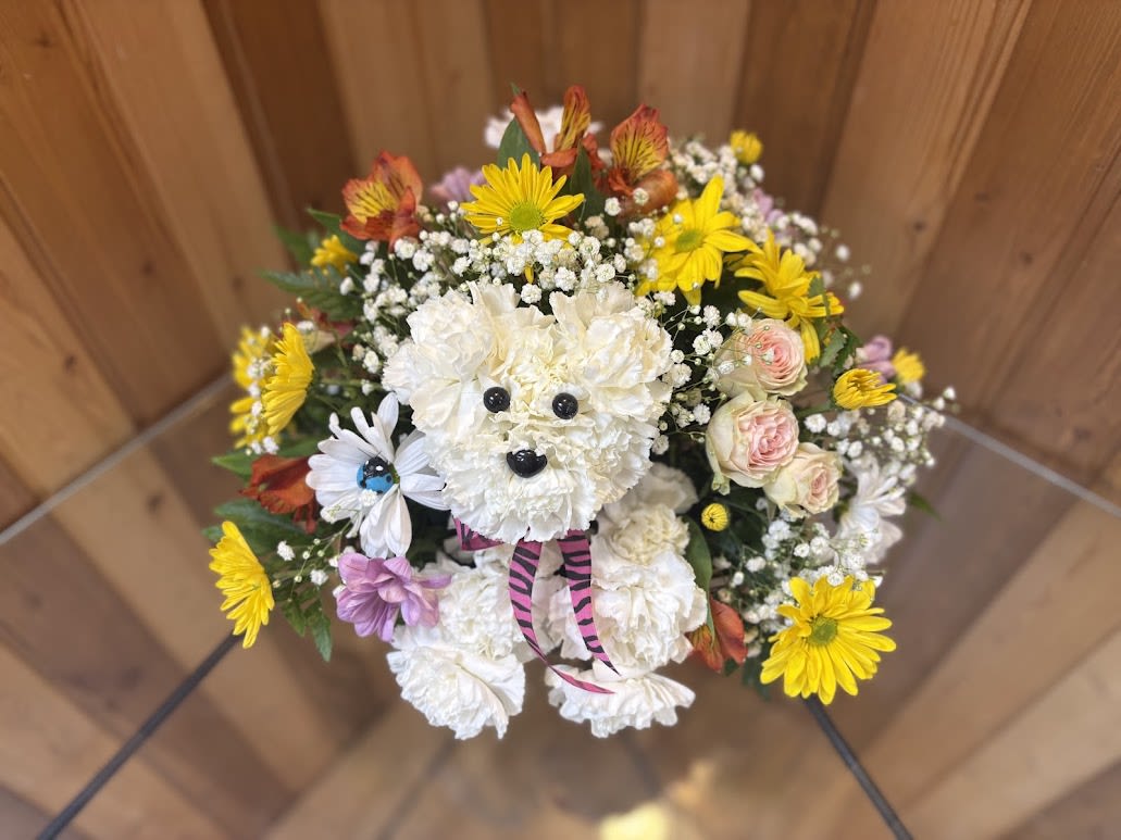 Bouquet with a white teddy bear face made of flowers and yellow daisies