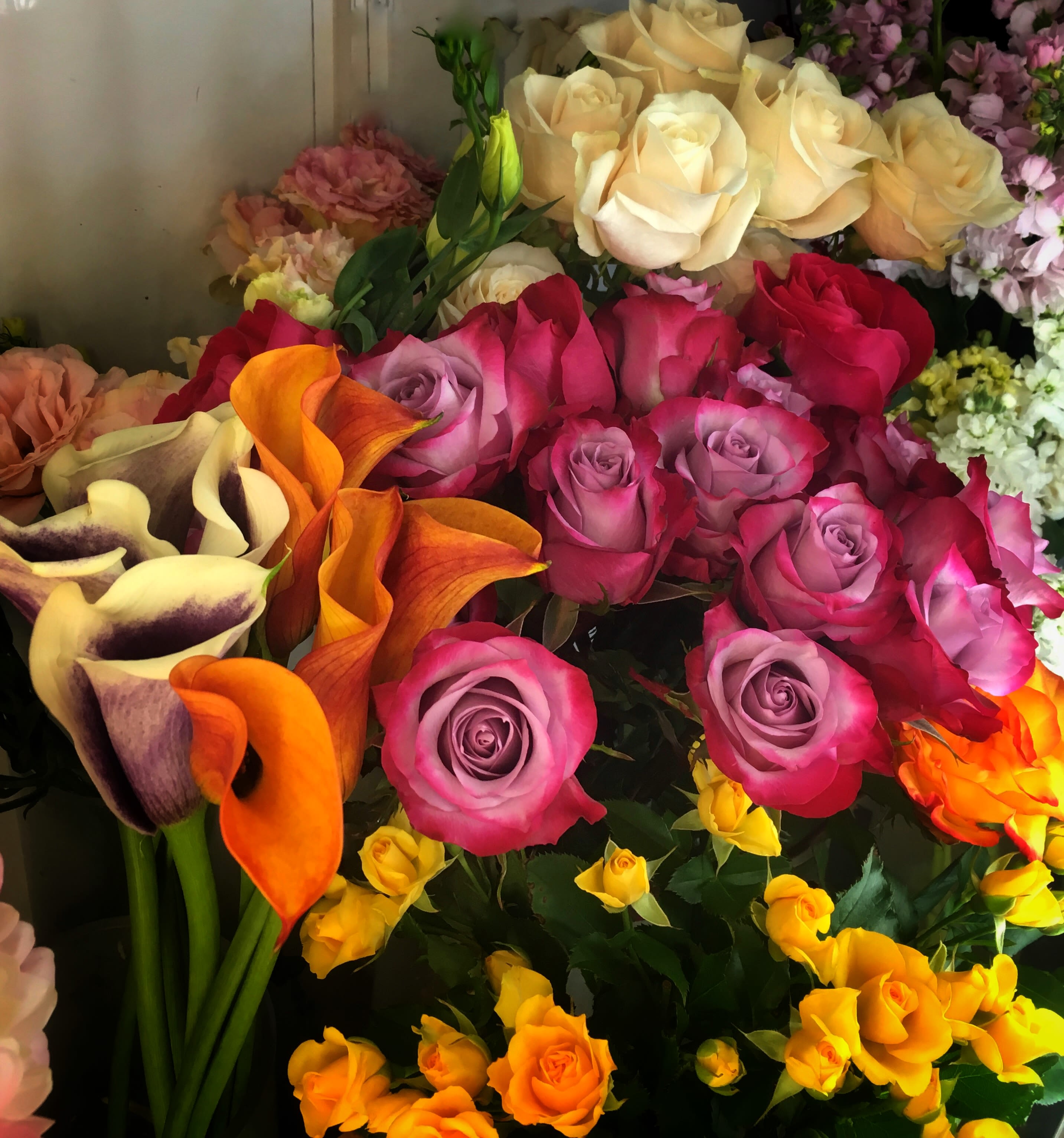Deluxe Designer's Choice  - Mix Flowers in different variety and colors. (If you like Tall or Short Arrangement, any kind of Flowers or any Colors, please let us know in "Special Instructions") 