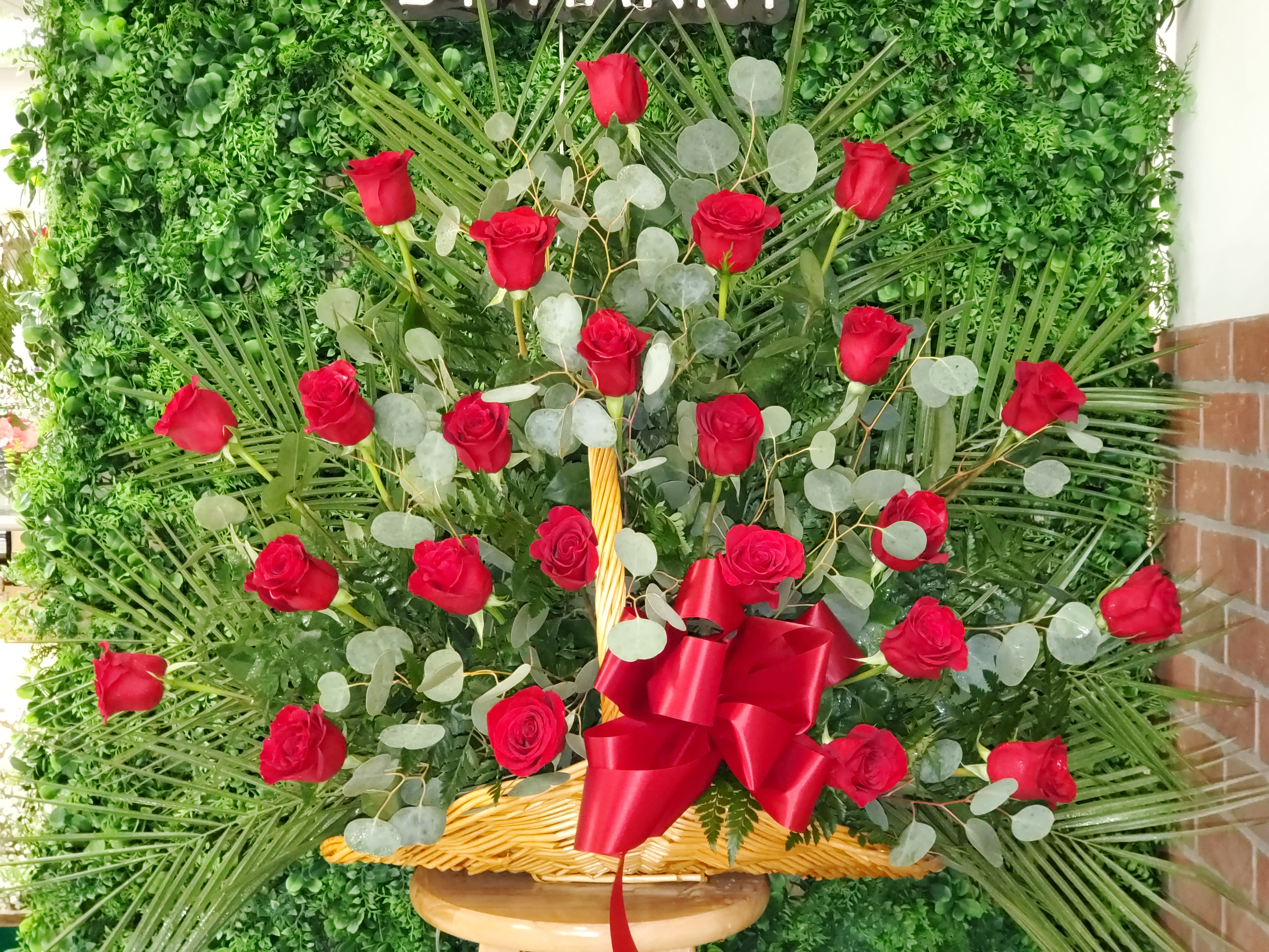 Fireside basket  - Fireside basket 24 Rose's the Rose's can be the color that you like 