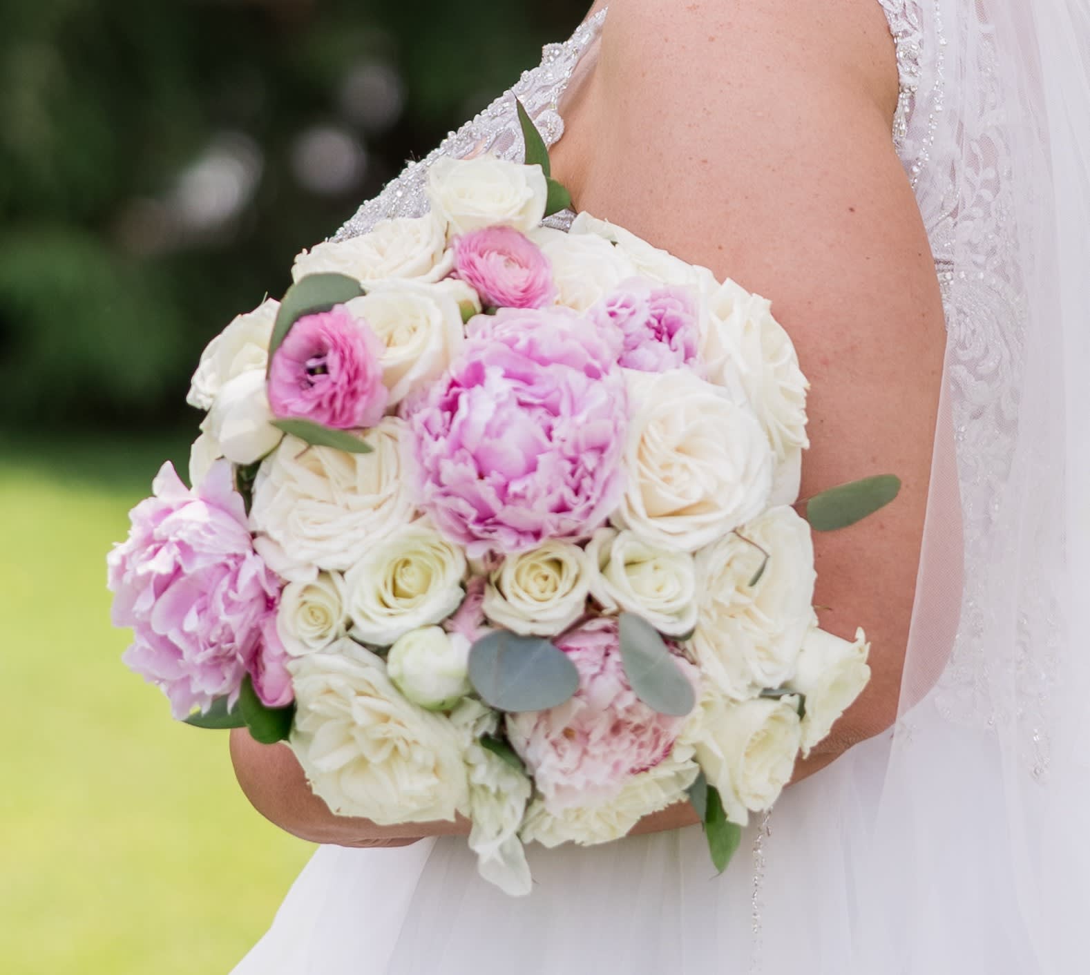 Bride holding a bouquet of white and pink flowers
