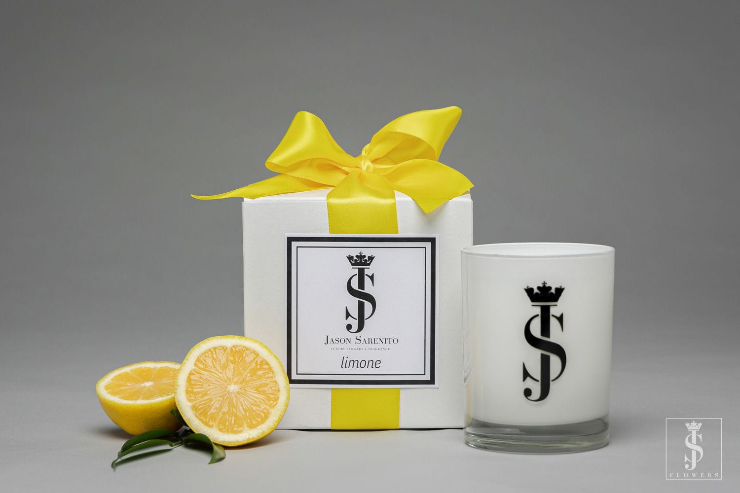 Lemon-scented candle gift set with a white box and glass candle