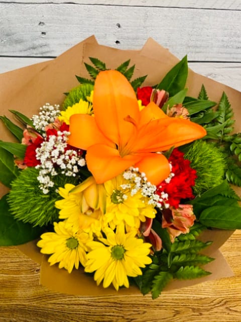 Visser's Beautiful Bold Handheld Bouquet  - Visser's Beautiful Bold Handheld Bouquet is perfect to make anyone's day. Made of a mix of bright and colorful seasonal flowers depending on flowers available. Color scheme will always stay true to picture but flowers will change as seasons change. Delivered in a glass vase. 
